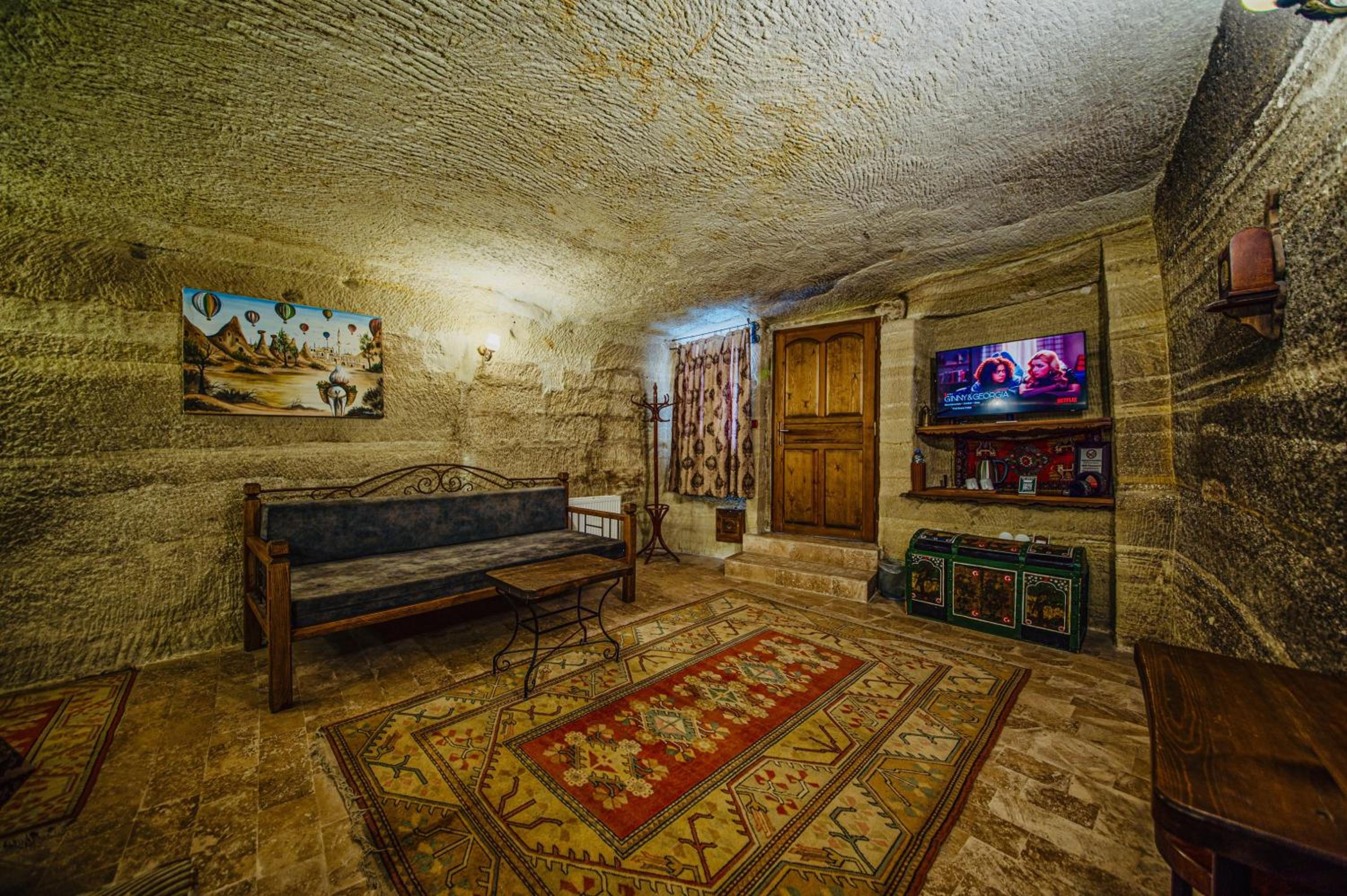 Junior Cave Suite - Photo 10