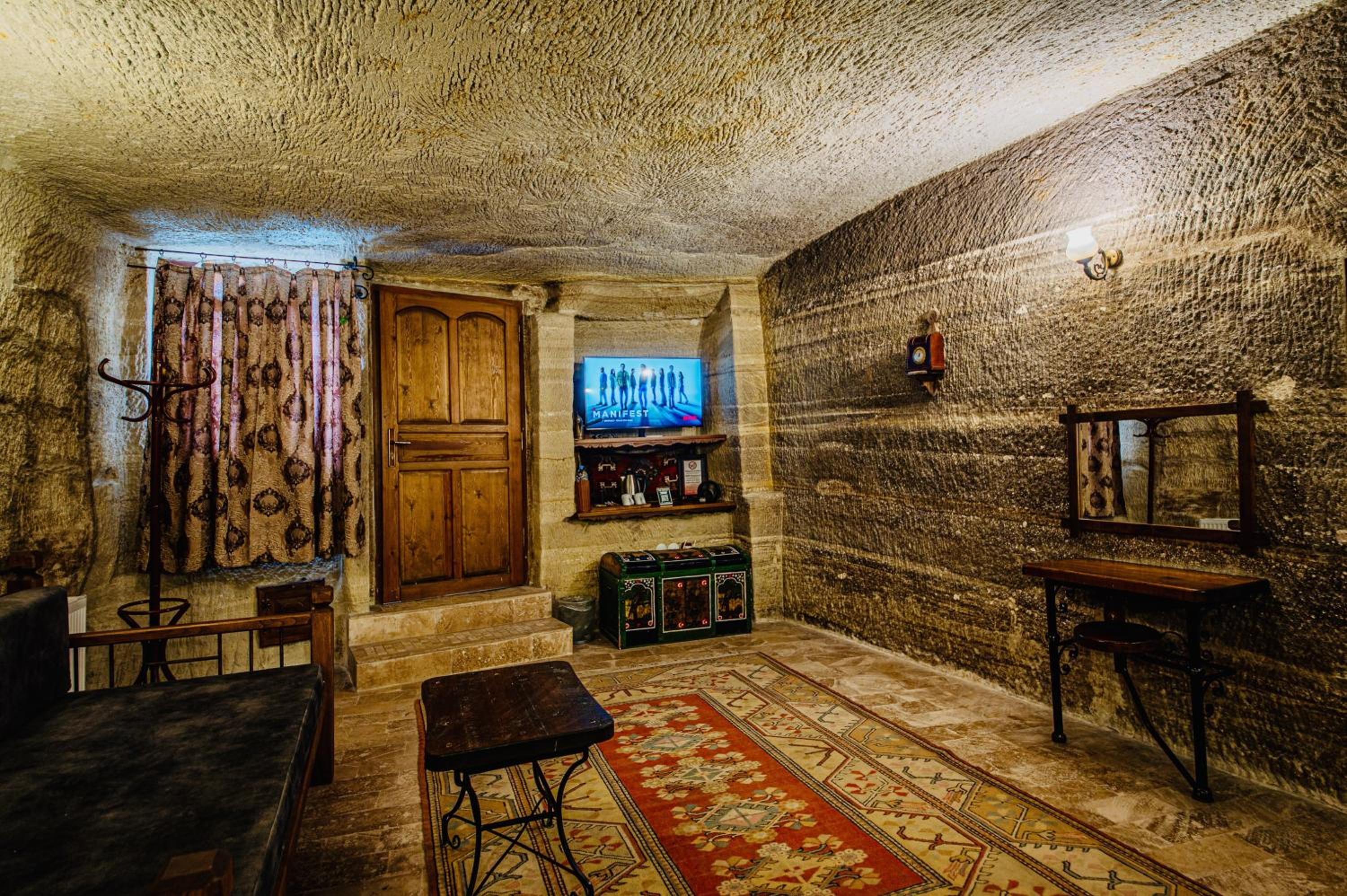 Junior Cave Suite - Photo 7