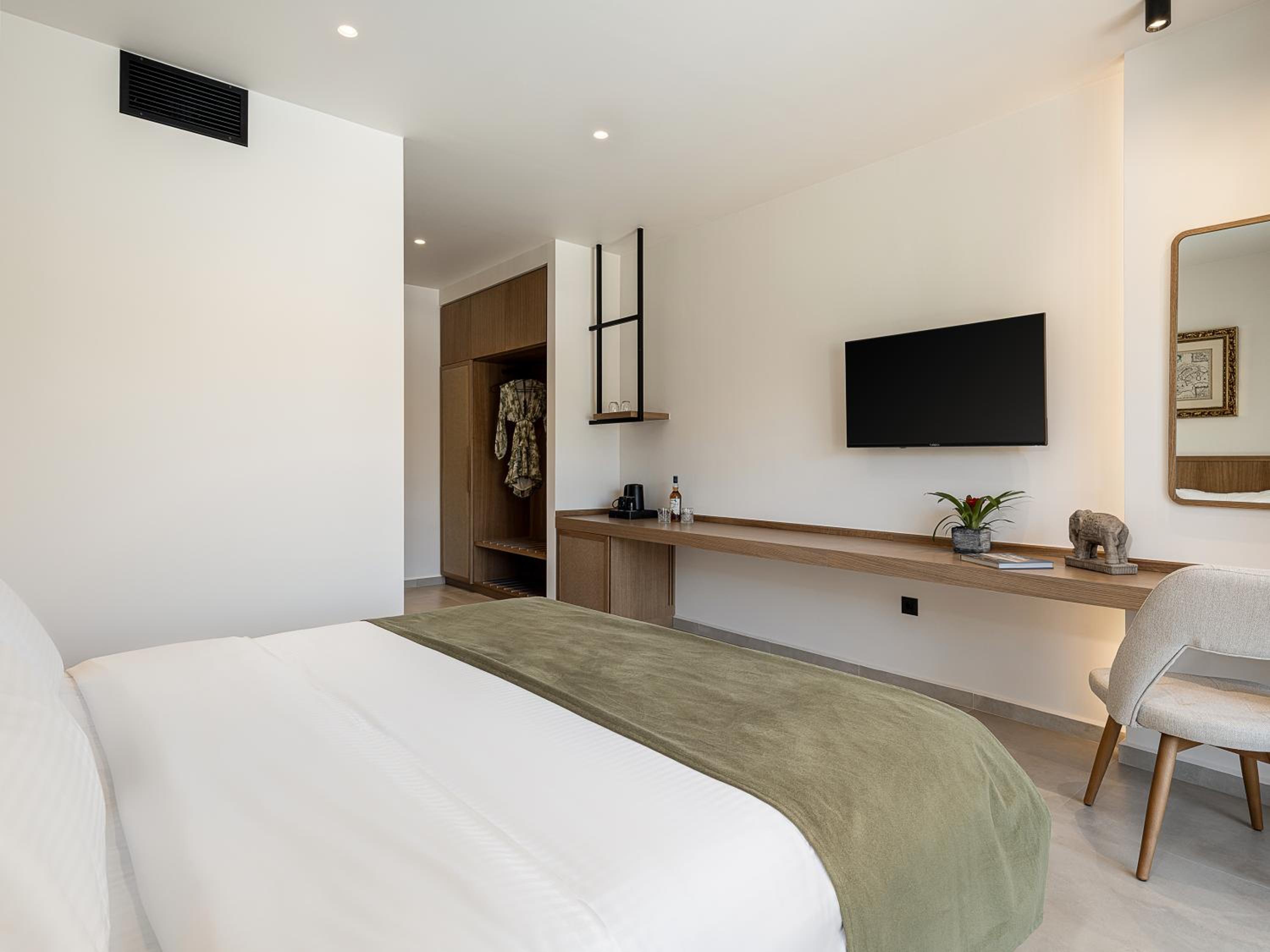 Standard Double Room - Photo 9