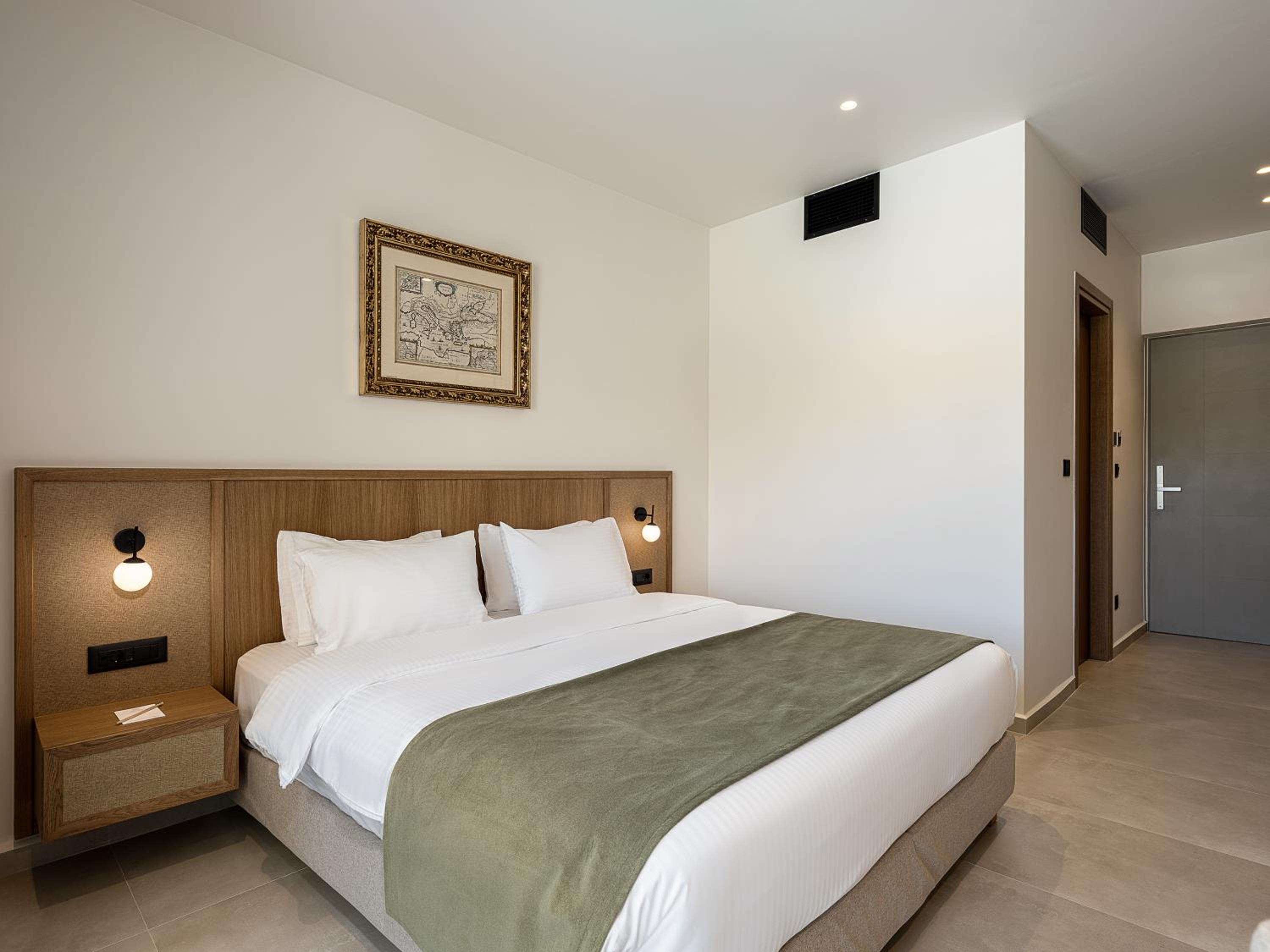 Standard Double Room - Photo 11