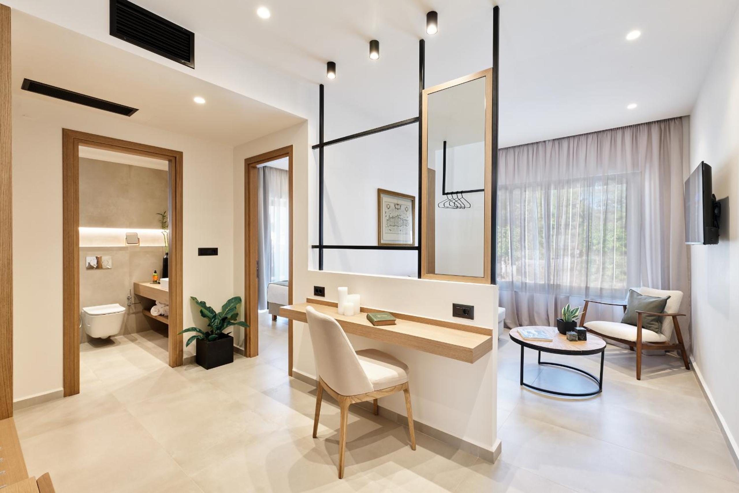 Classic Suite with Pool View - Photo 6