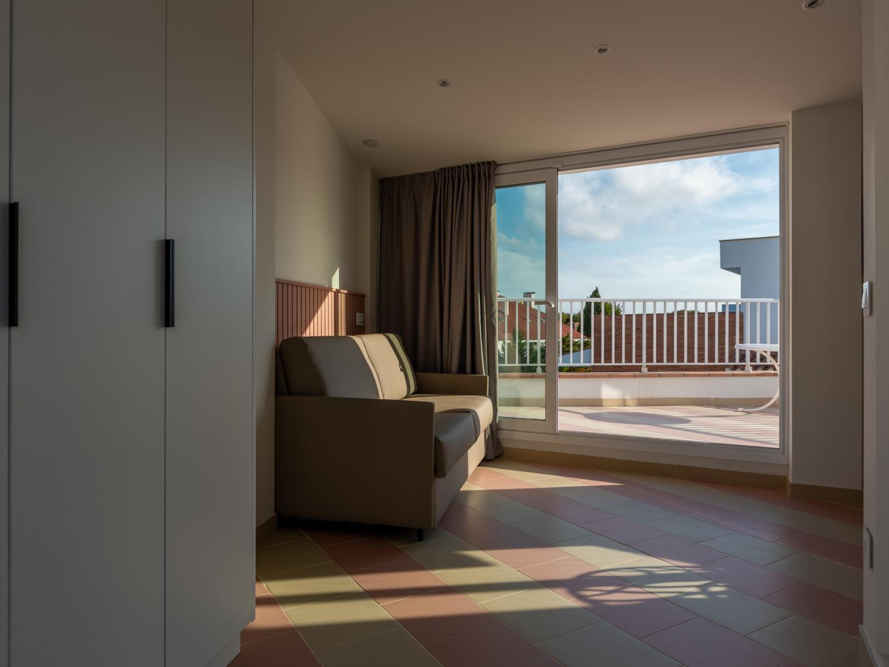 One-Bedroom Apartment - Photo 5