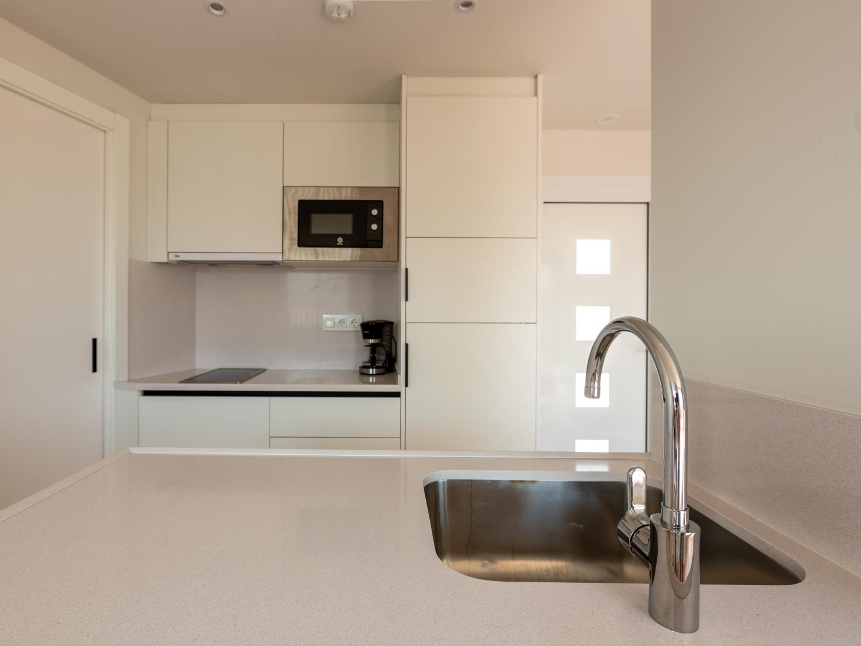One-Bedroom Apartment - Photo 2