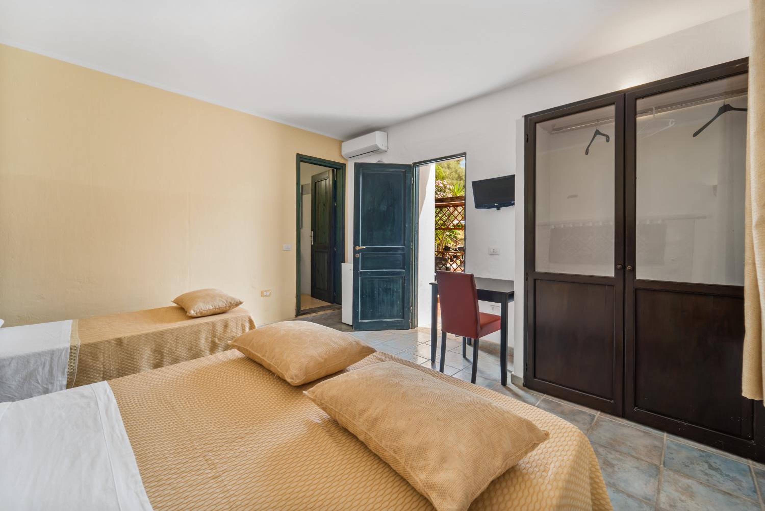 Triple Room with Shower photo 3
