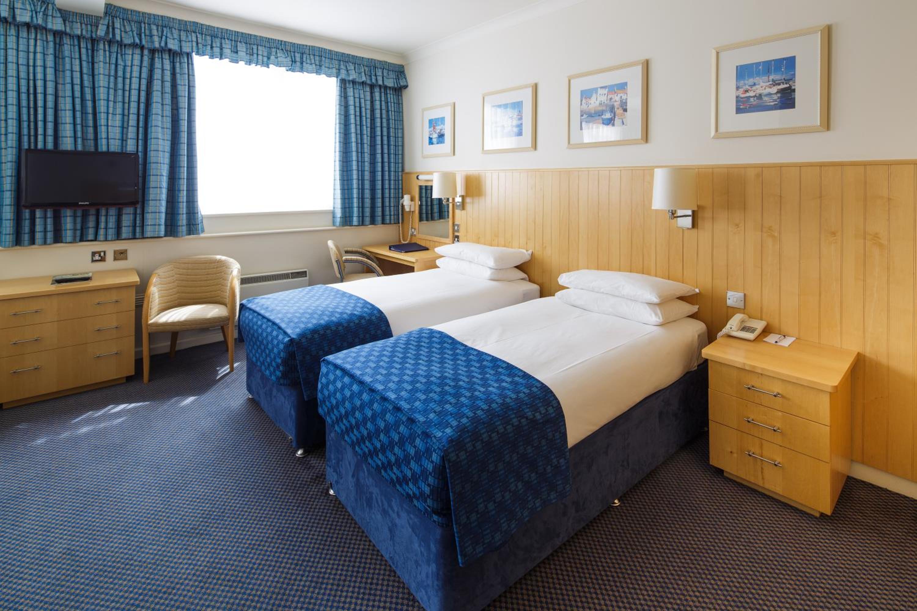 Standard Twin Room - Photo 1