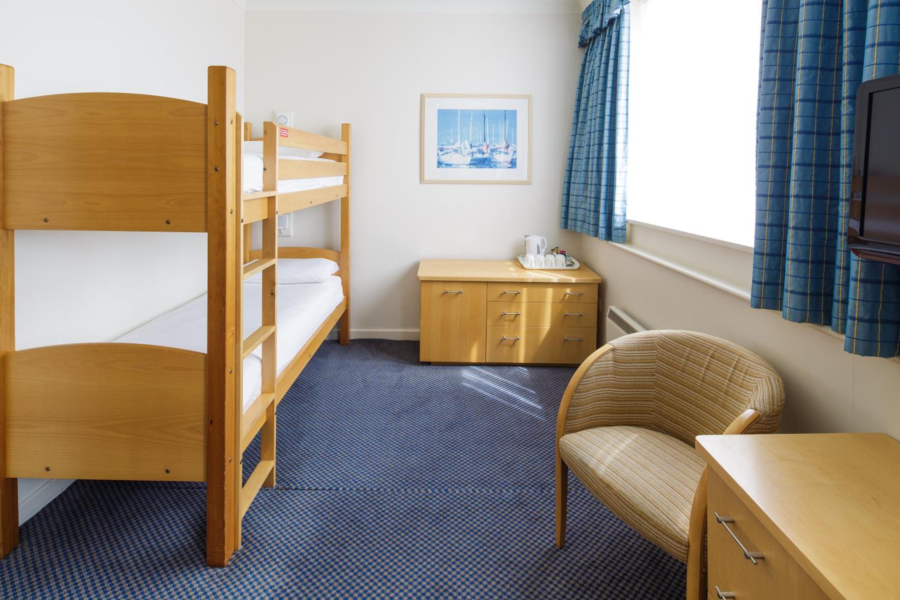 Standard Double Room with Bunk Bed - Photo 3