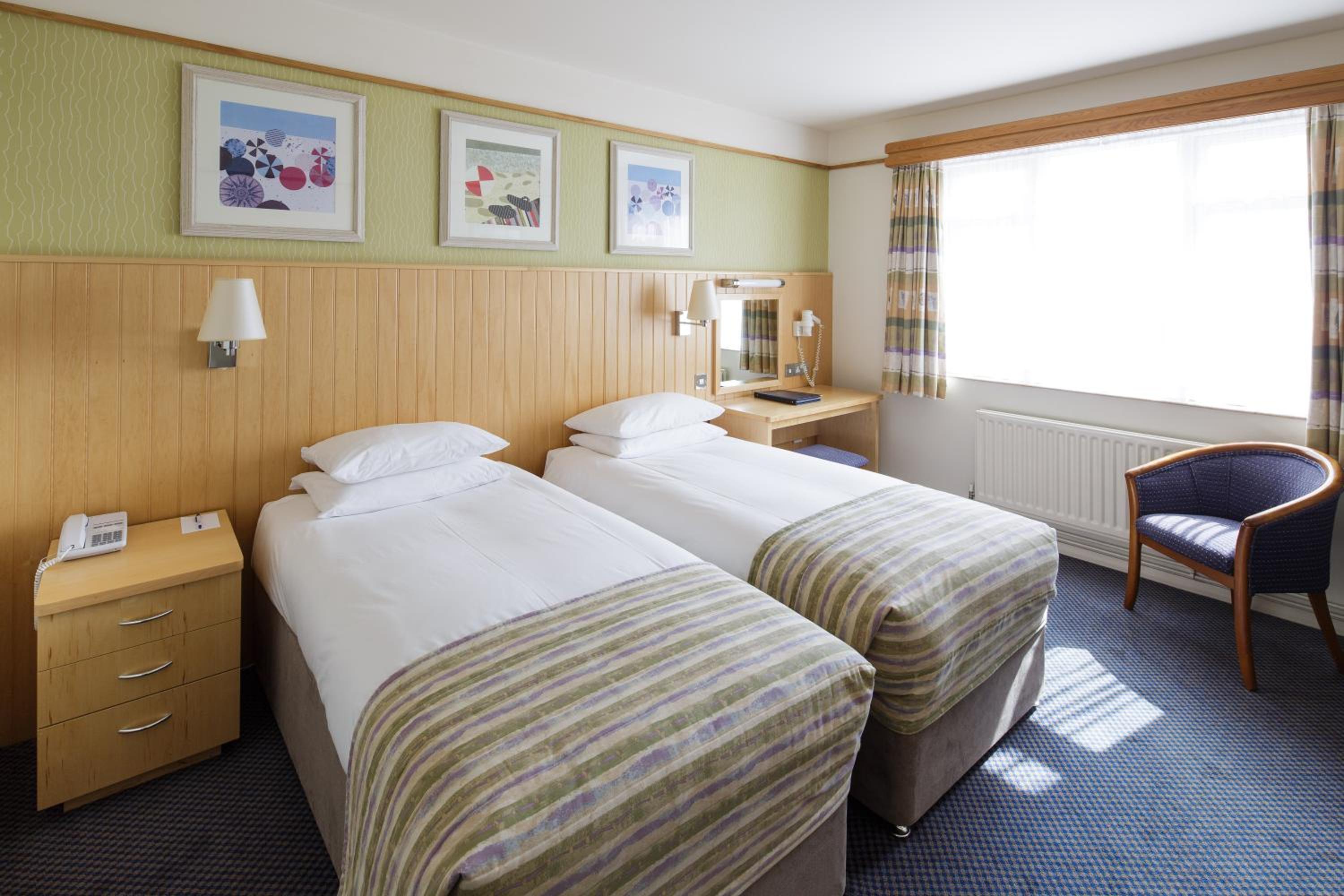 Standard Twin Room with Bunk Bed - Photo 2