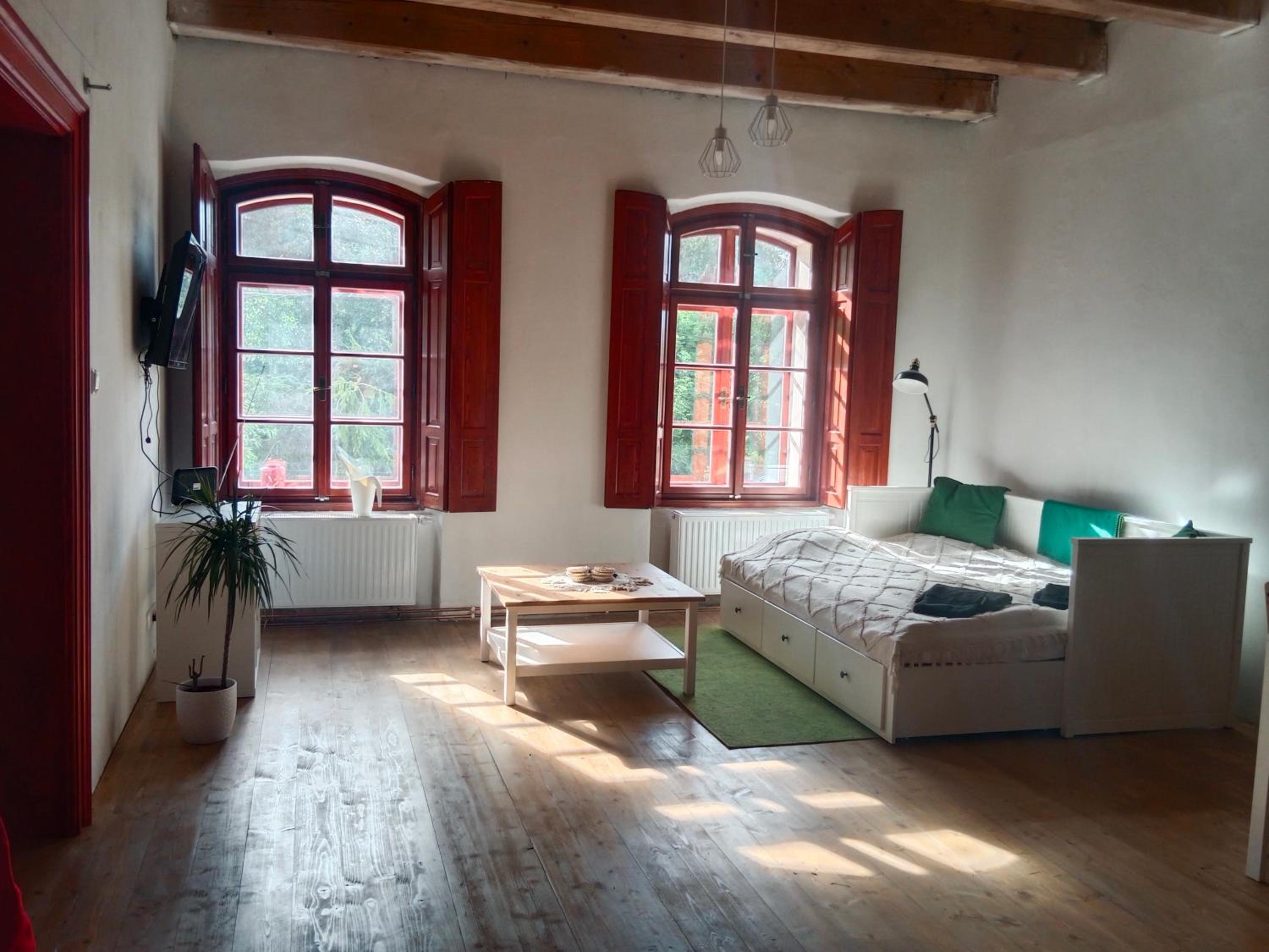 One-Bedroom Apartment photo 1