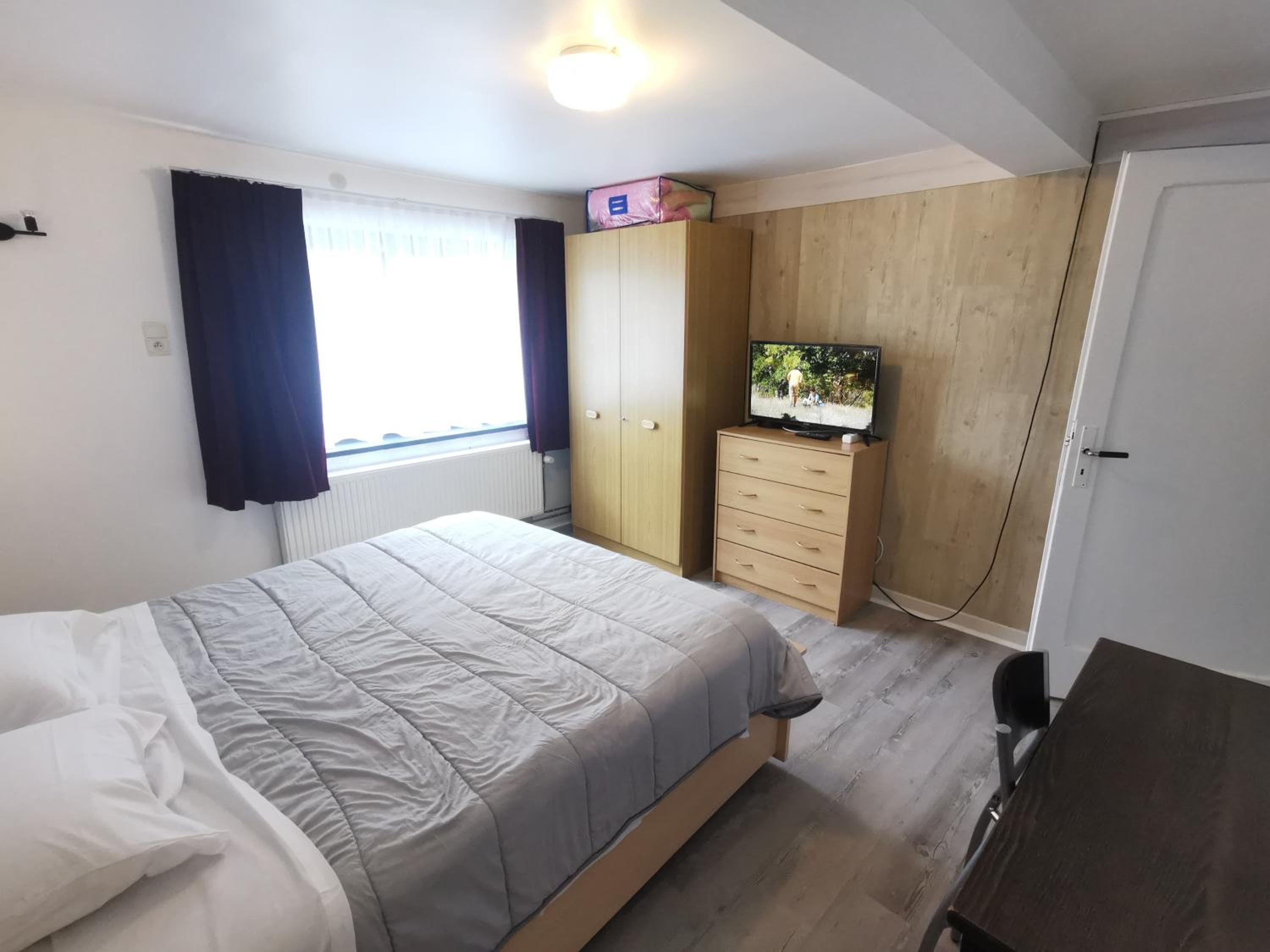 One-Bedroom Apartment - Photo 5