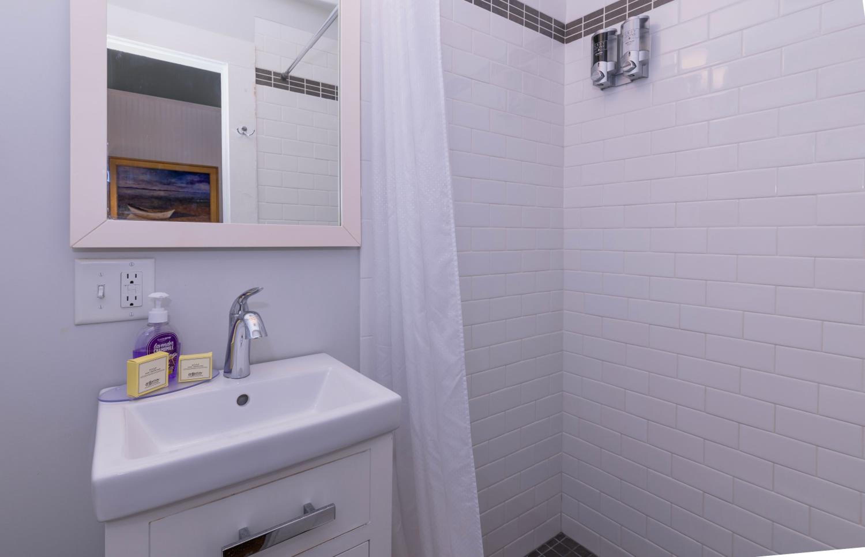 Junior Suite Queen Room with Ocean View #1 photo 3