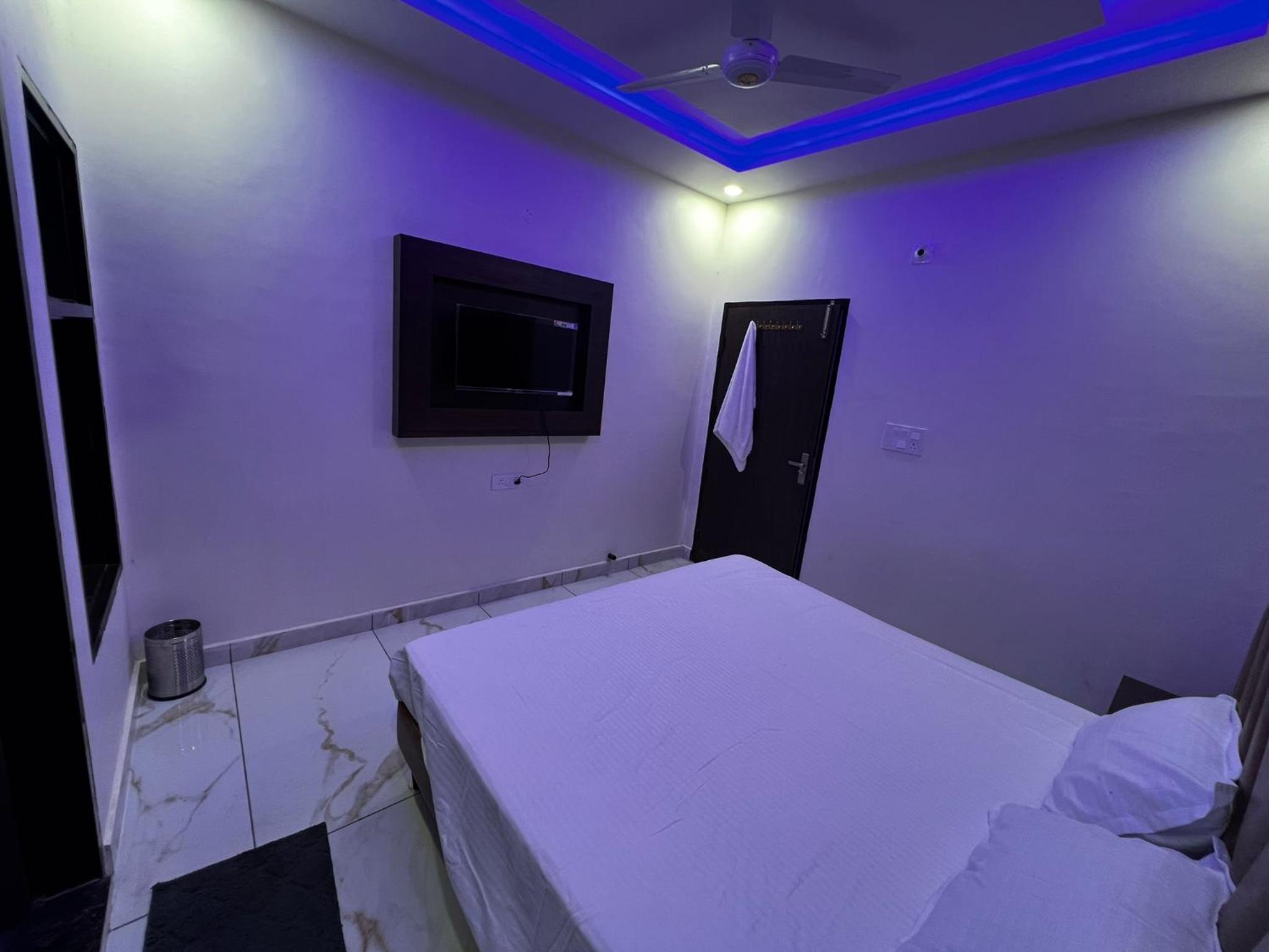 Deluxe King Room photo 1