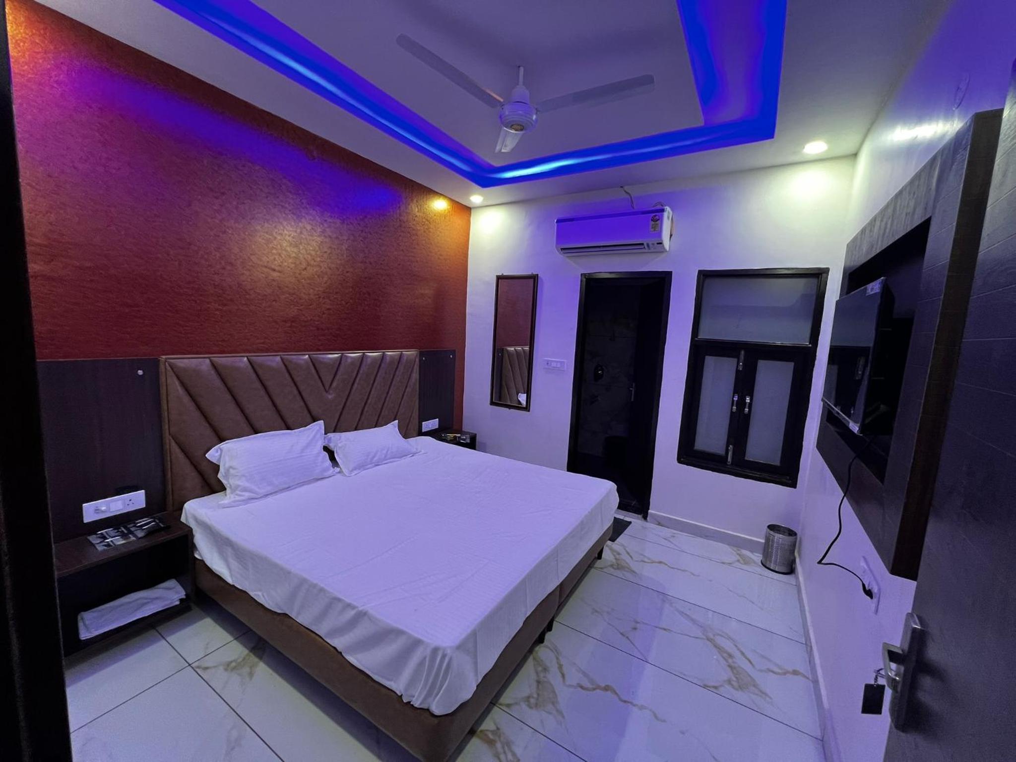 Deluxe King Room photo 3