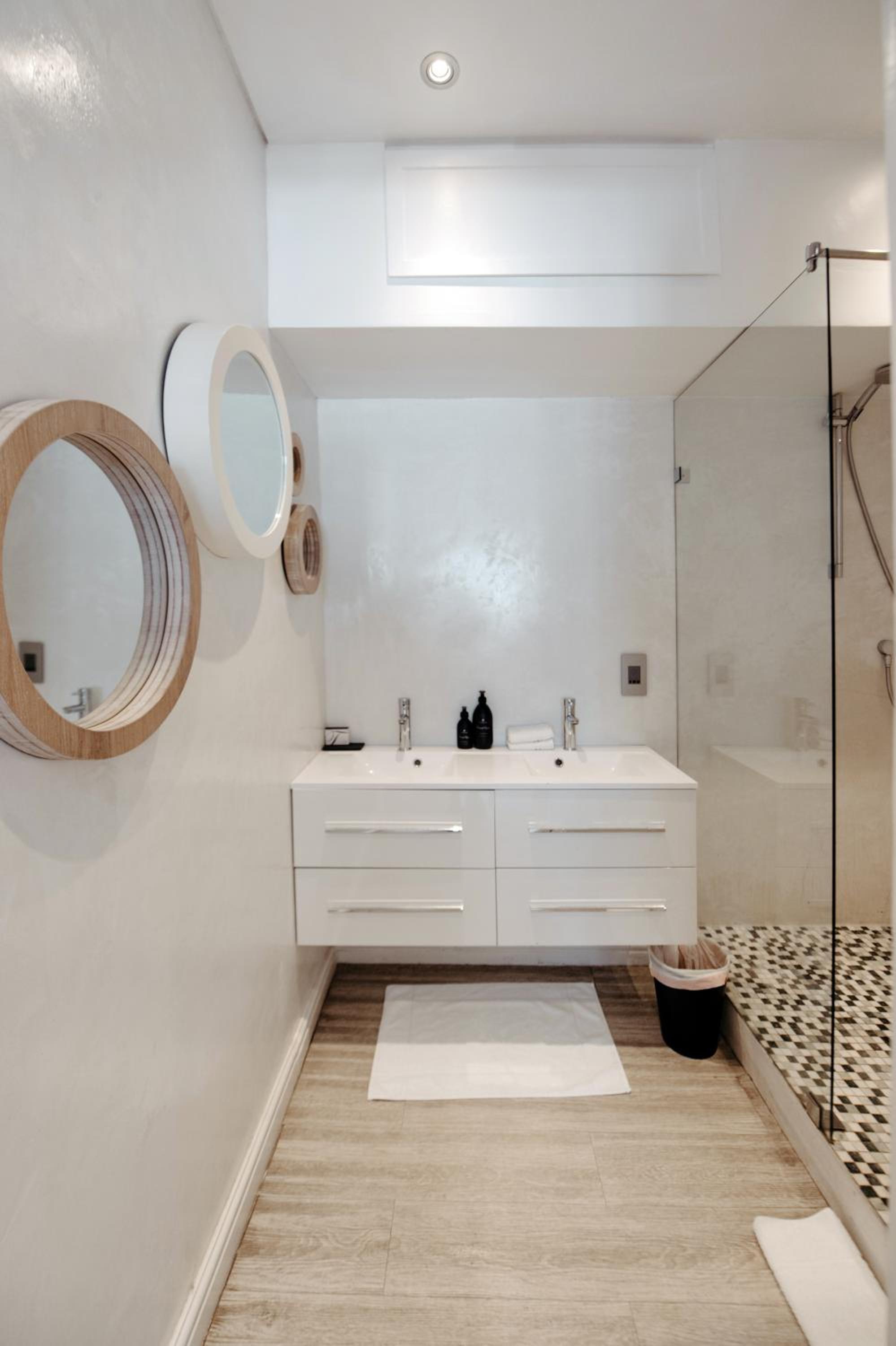 Double or Twin Room with seperate entrance - Photo 2