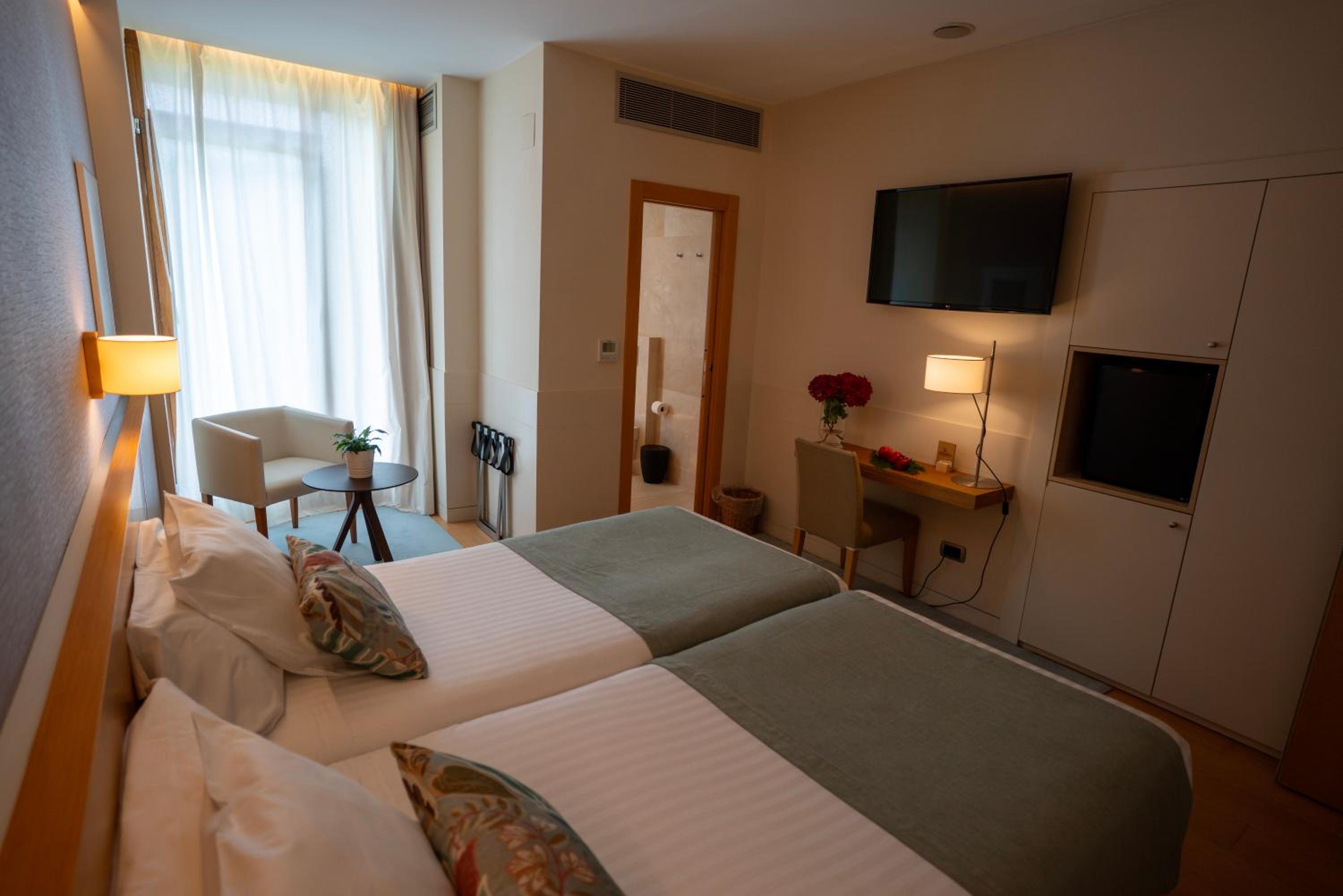 Double or Twin Room - Photo 5