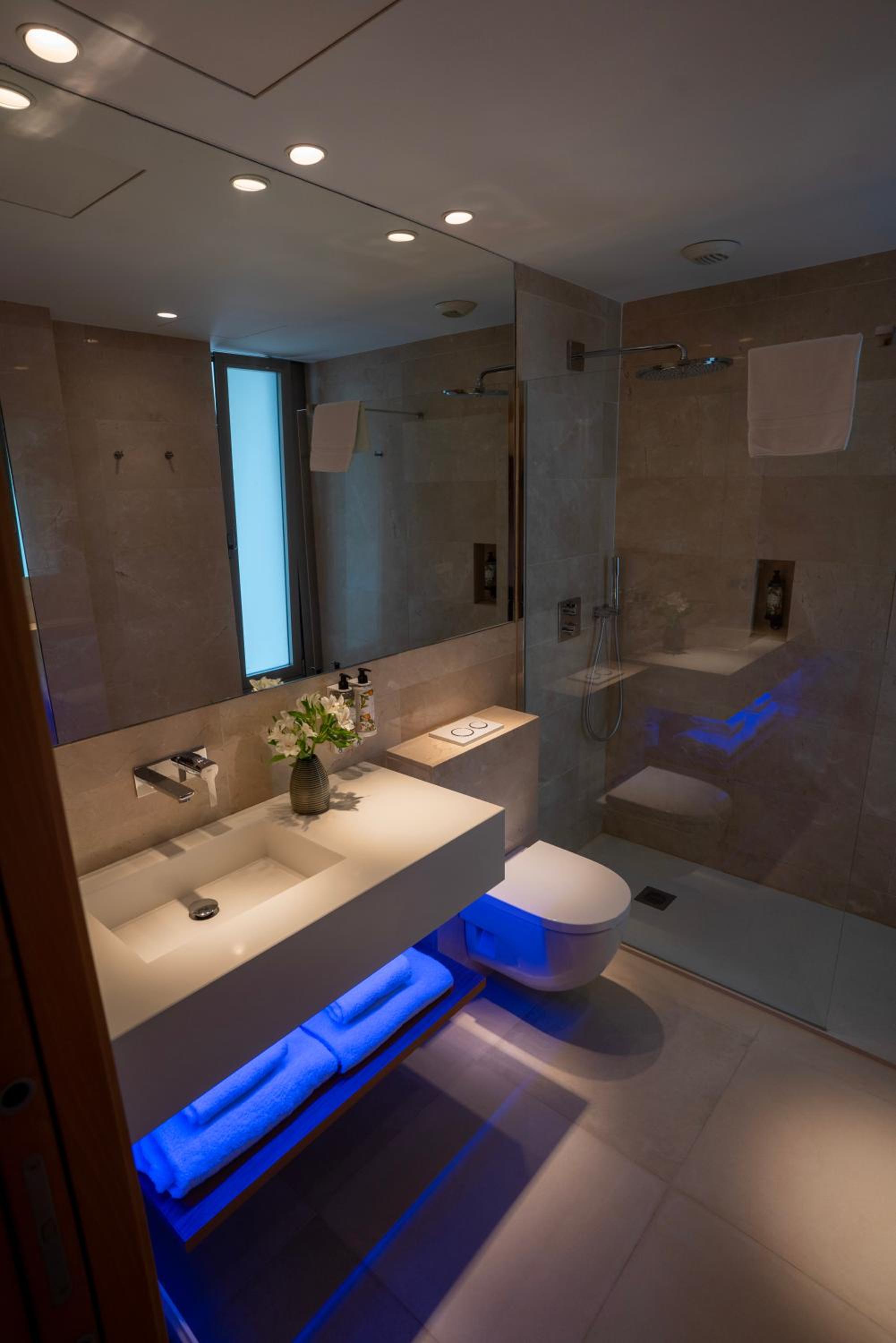 Double or Twin Room - Photo 4