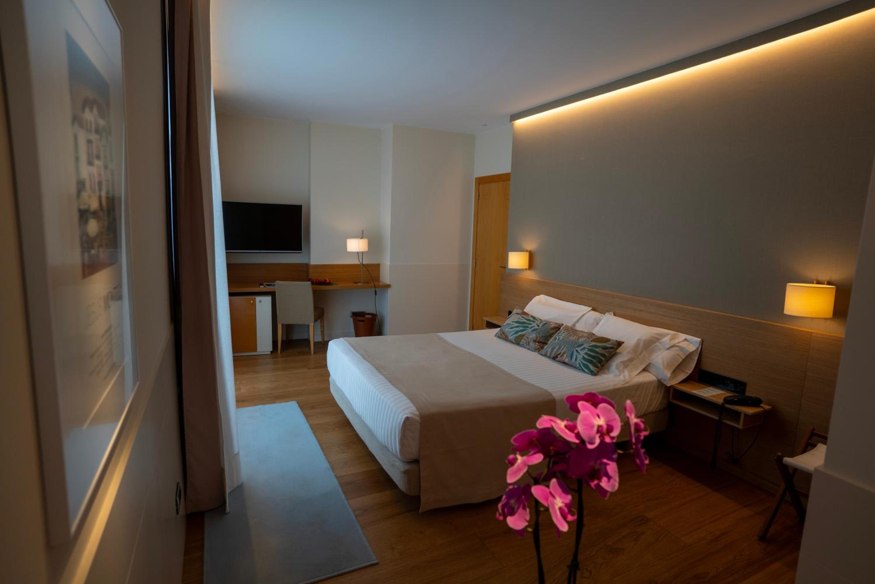 Double or Twin Room - Photo 7