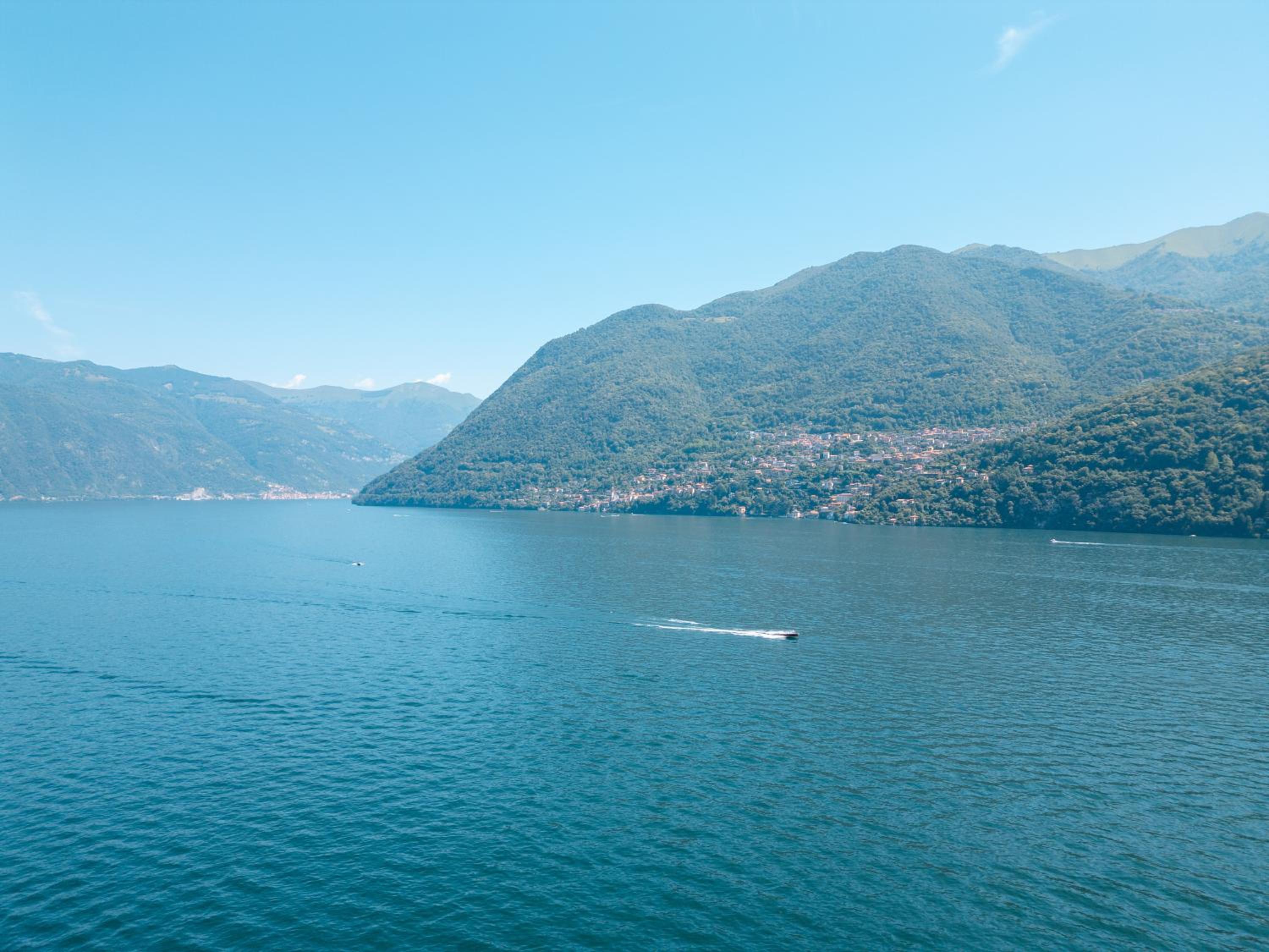Two-Bedroom Apartment with Lake View photo 2