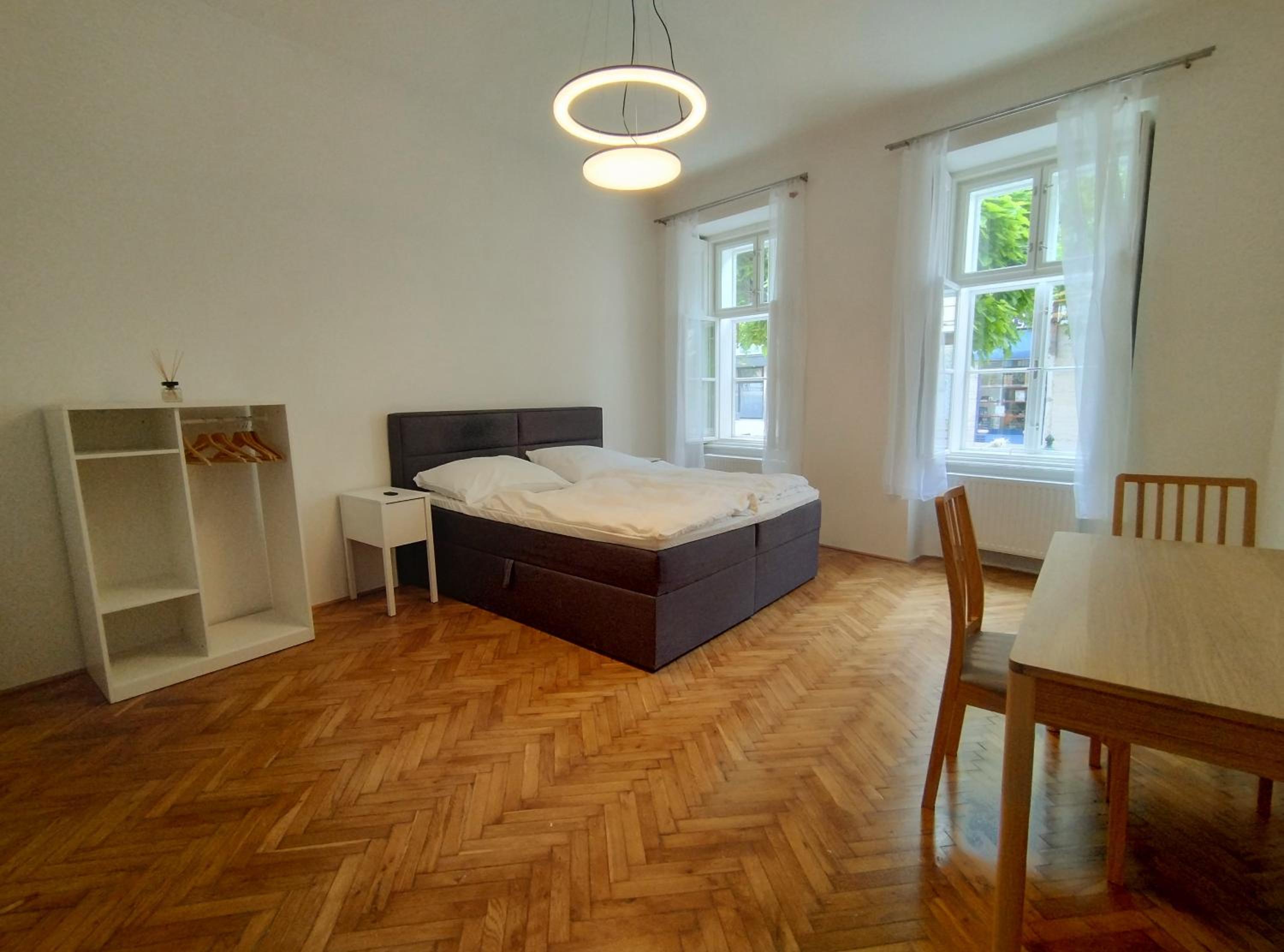 One-Bedroom Apartment photo 1