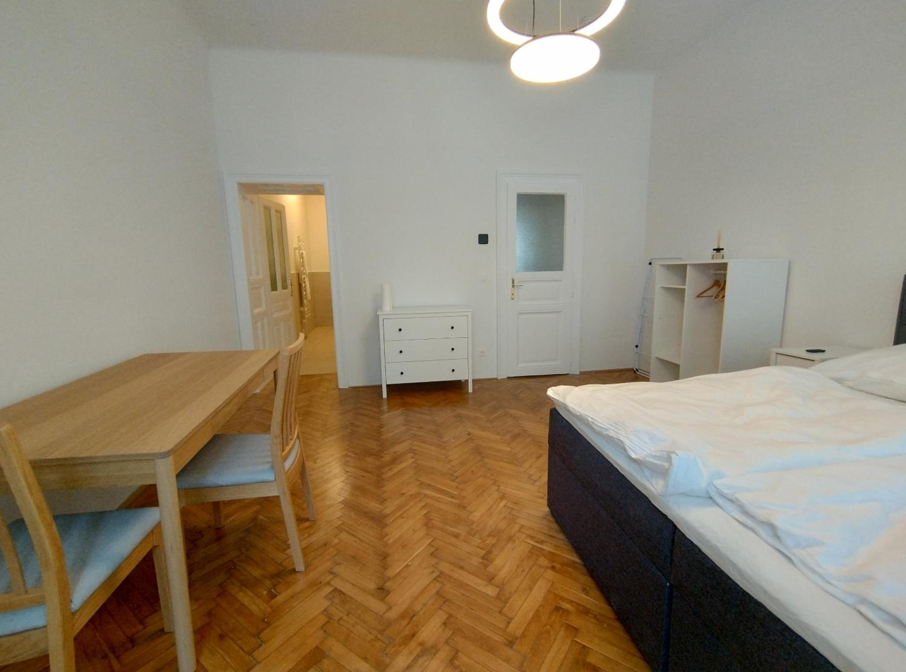 One-Bedroom Apartment photo 2