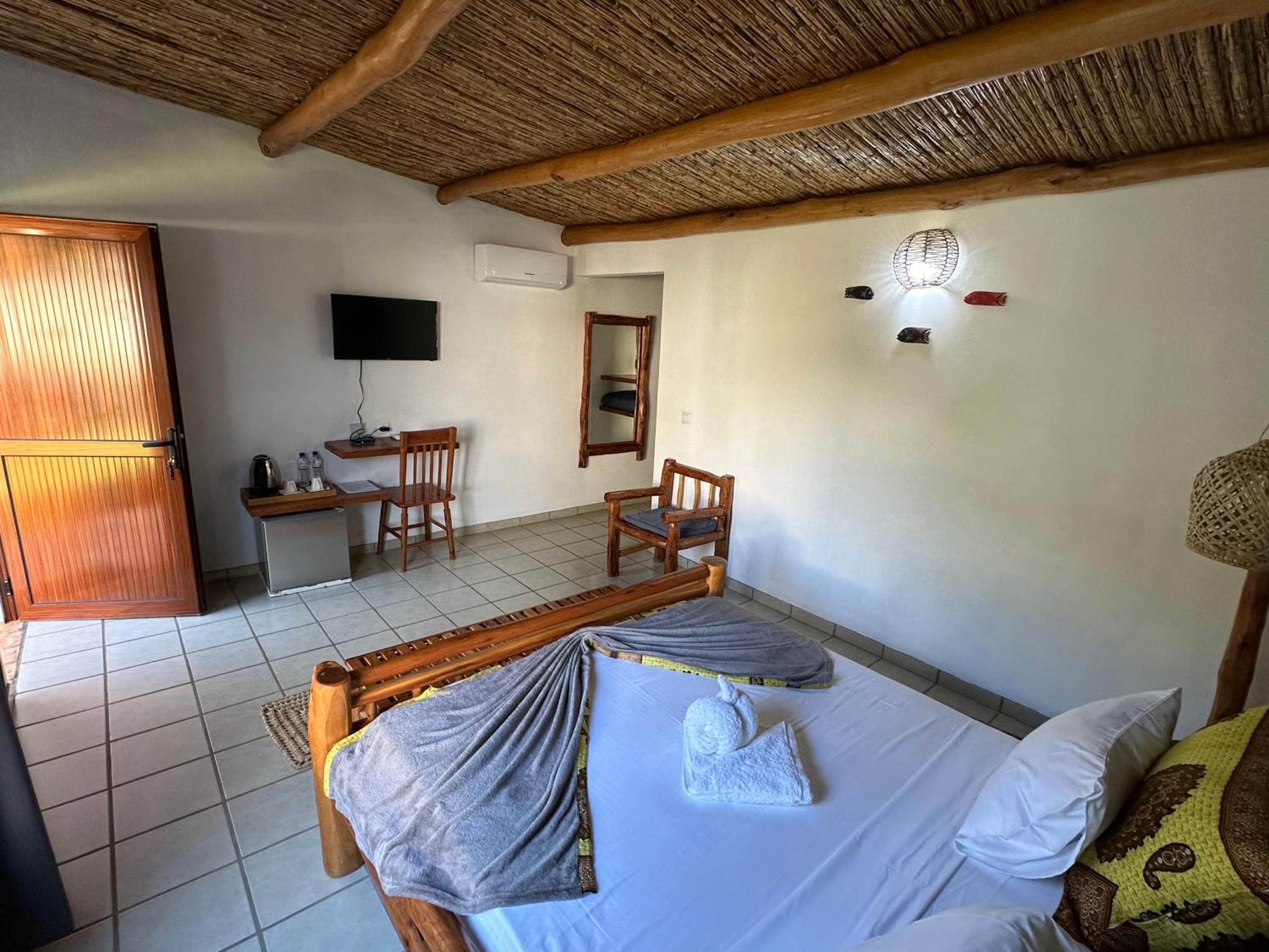 Double Or Twin Room With Pool View photo 3