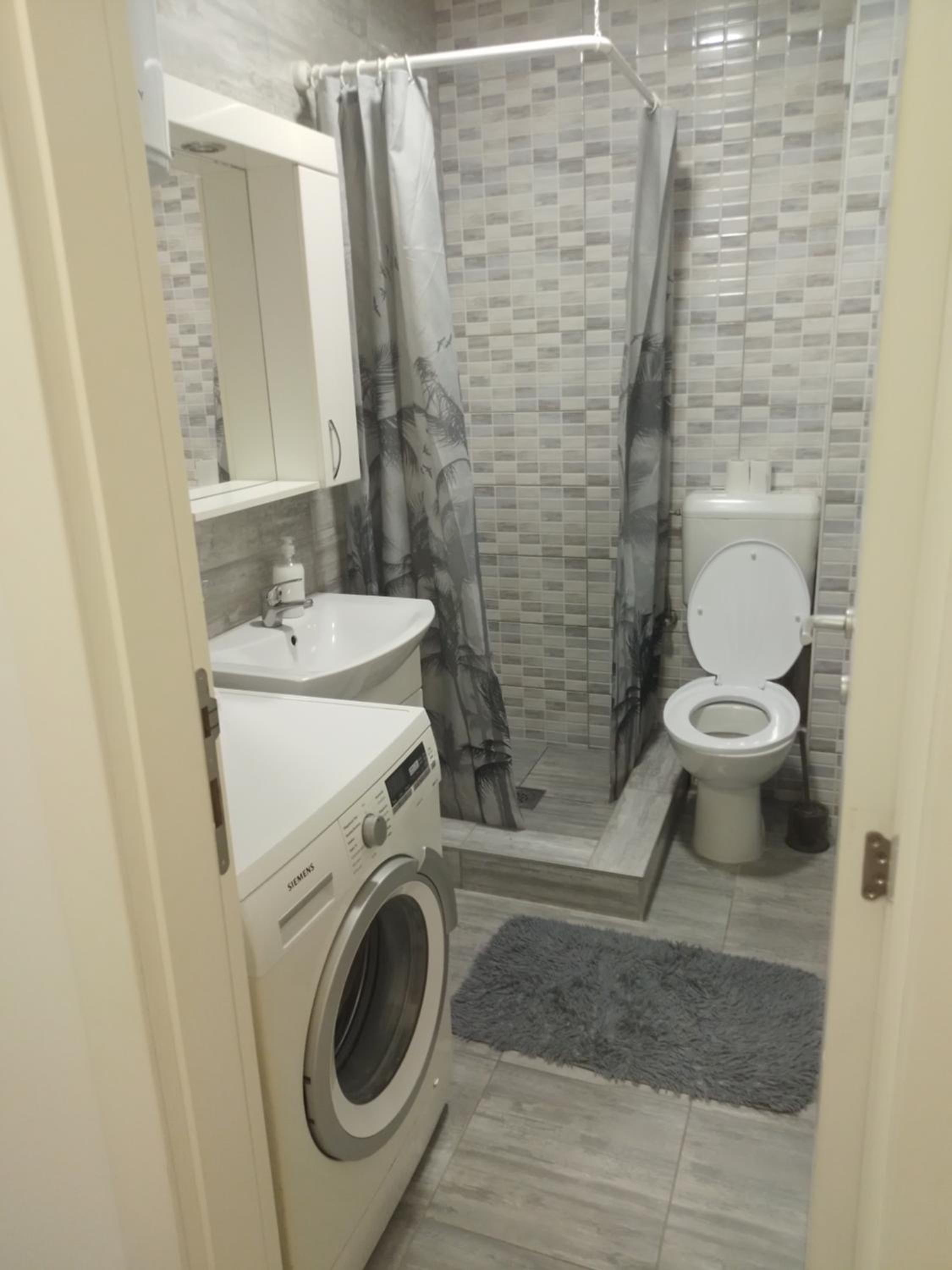 One-Bedroom Apartment photo 2