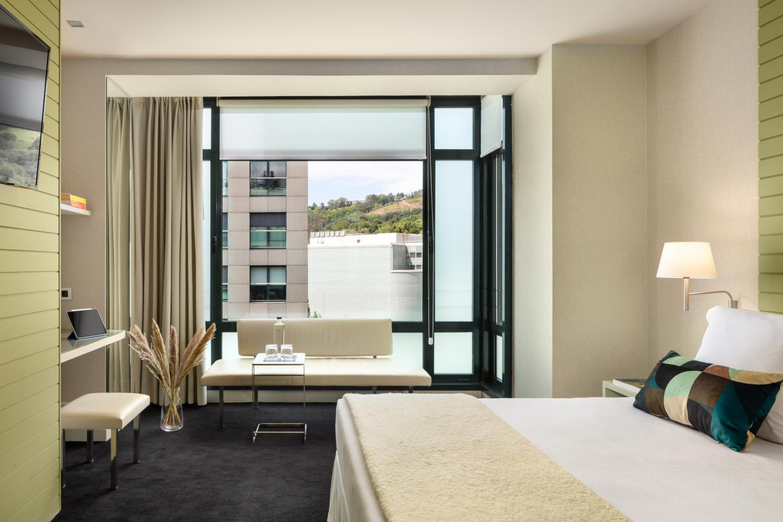 Deluxe Room with Guggenheim views - Photo 3