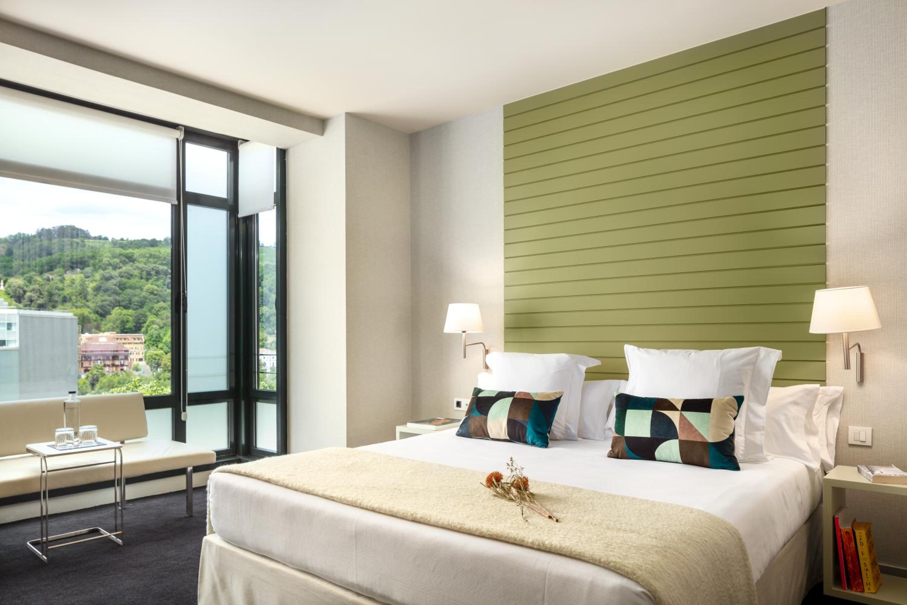 Deluxe Room with Guggenheim views - Photo 1
