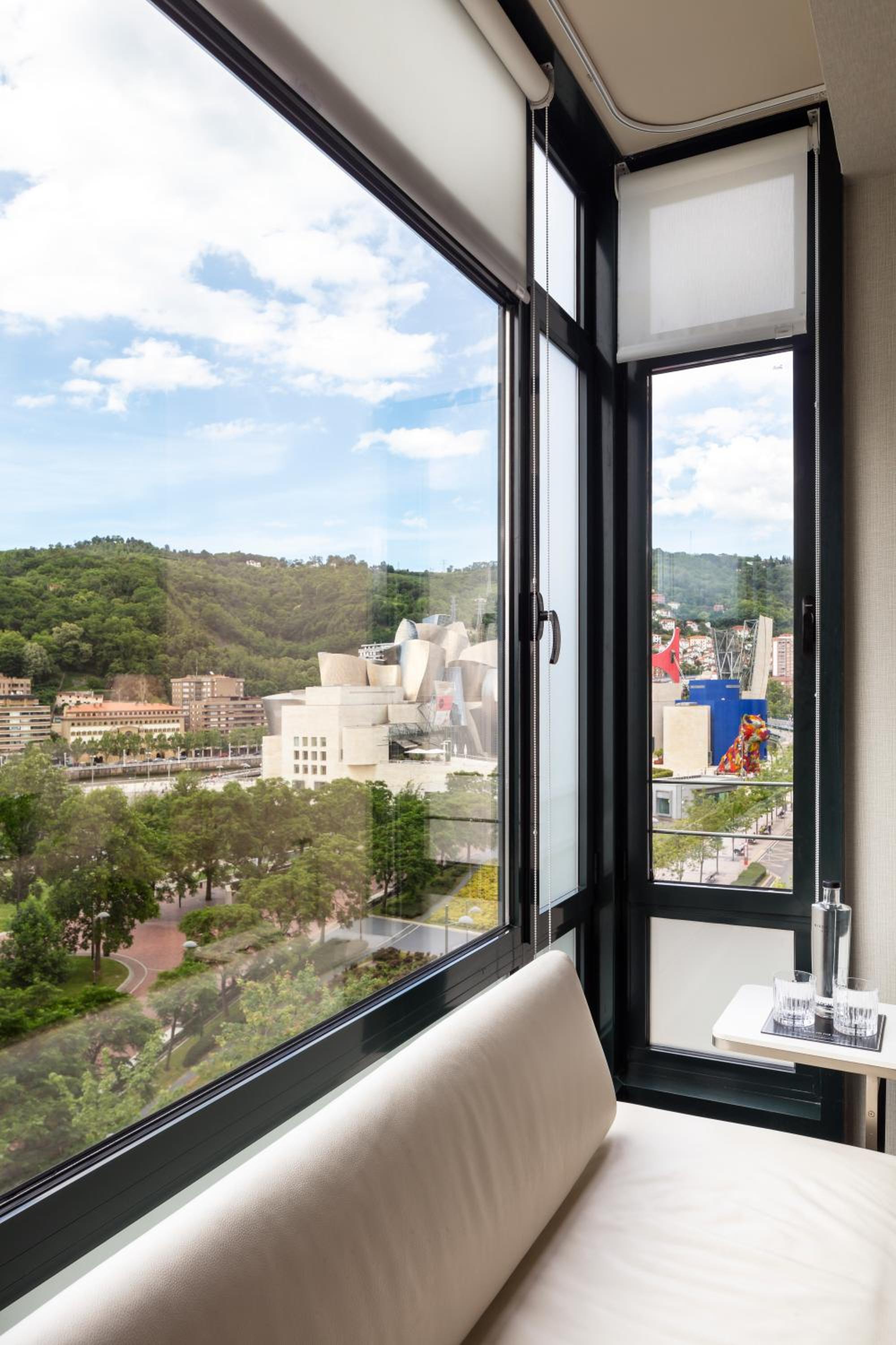 Deluxe Room with Guggenheim views - Photo 2
