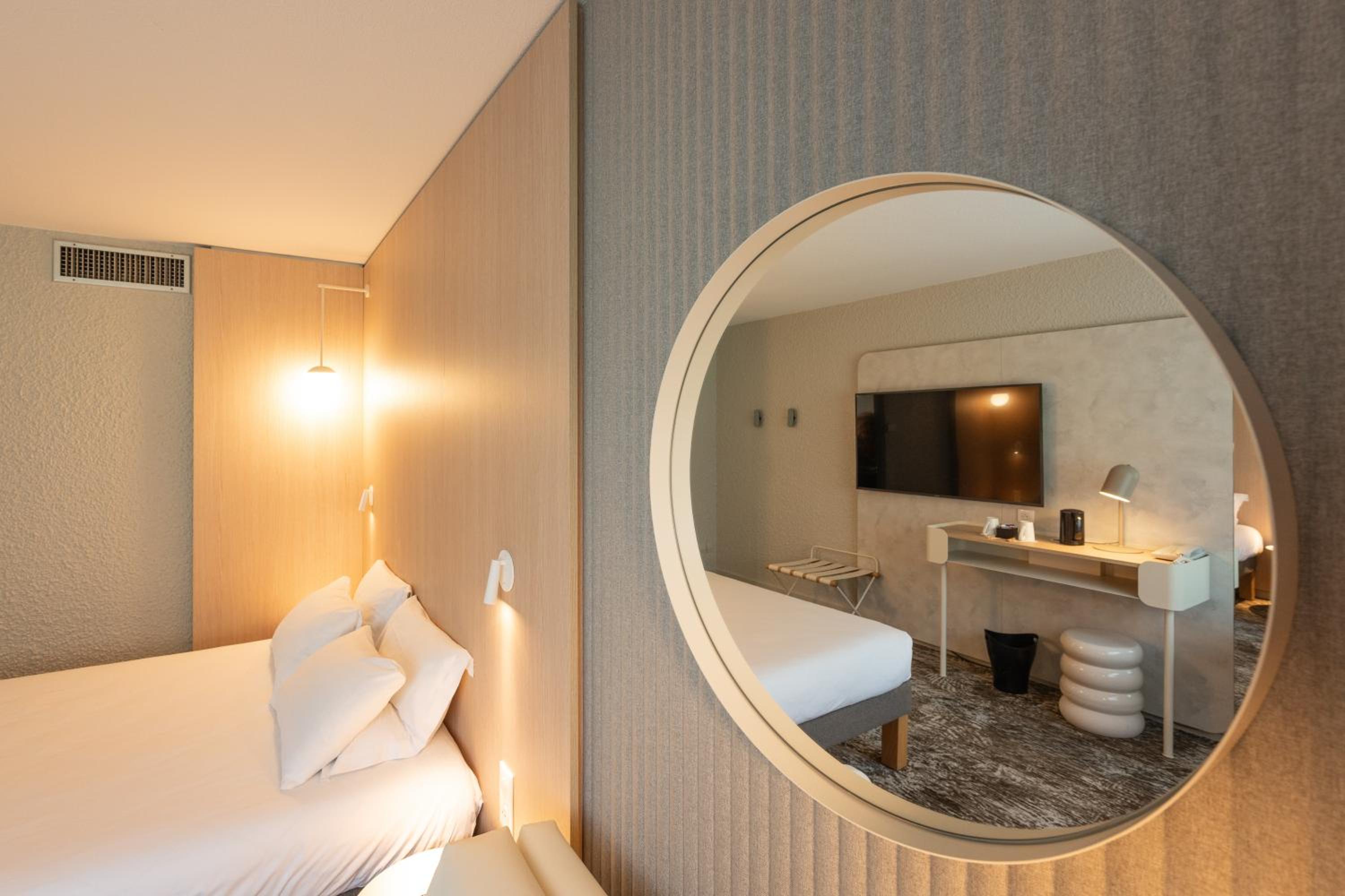 Superior Double Room with Sofa - Photo 8