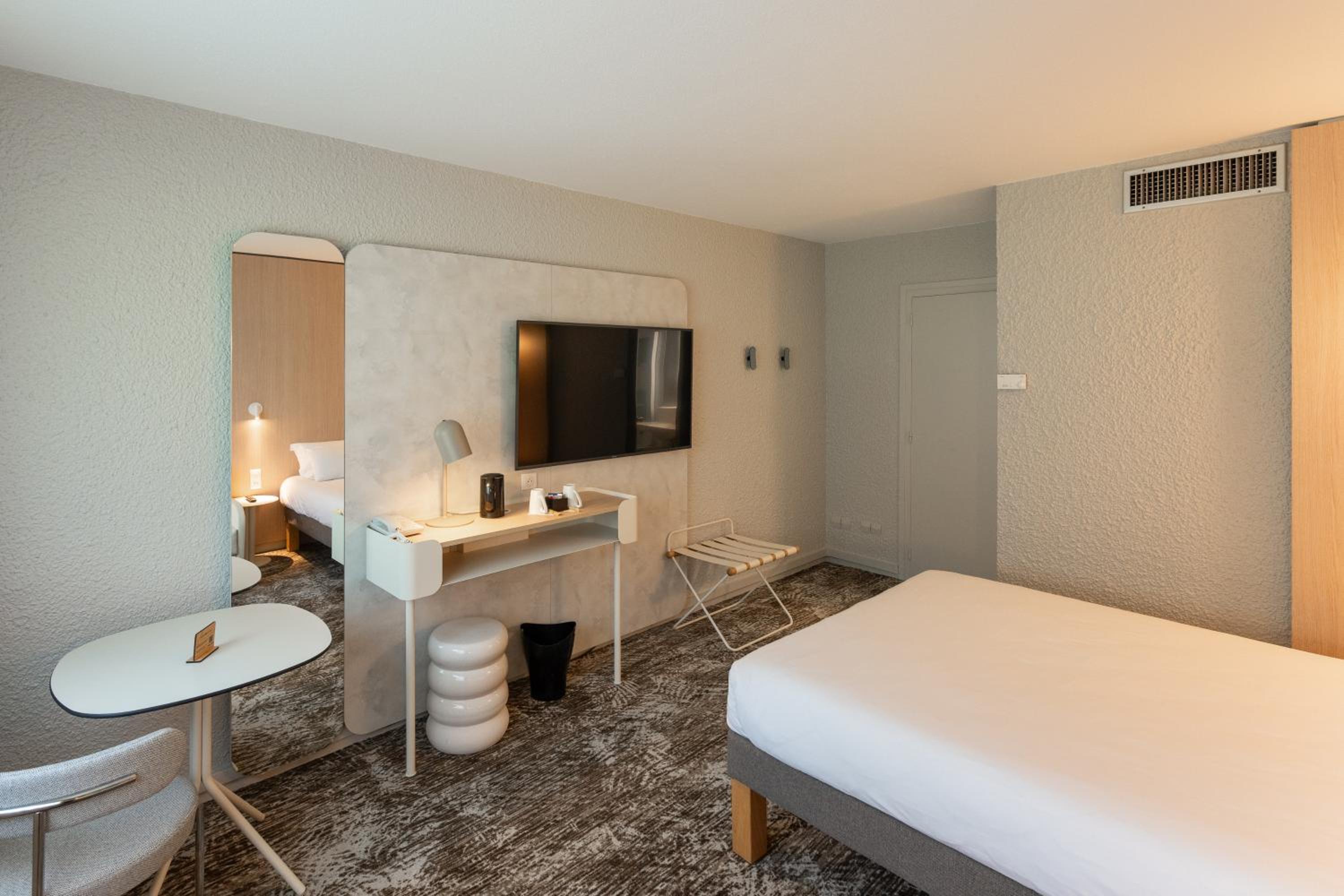 Superior Double Room with Sofa - Photo 7