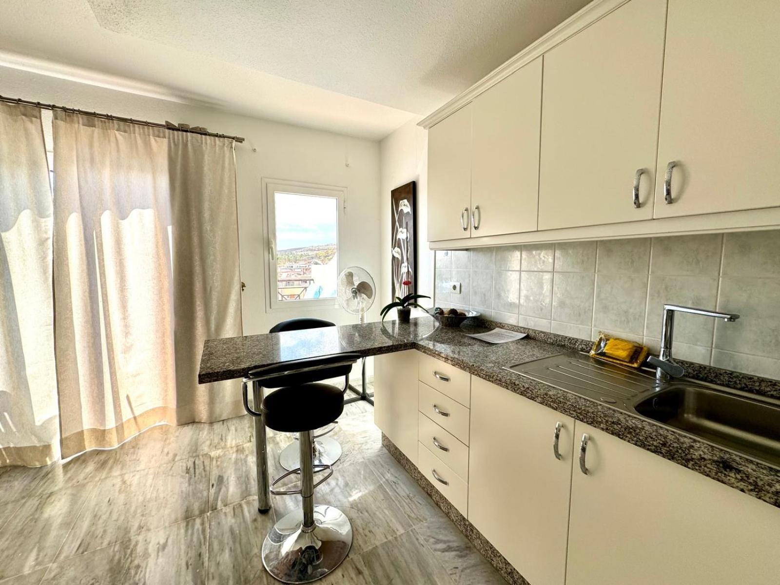 One-Bedroom Apartment with Sea View photo 2