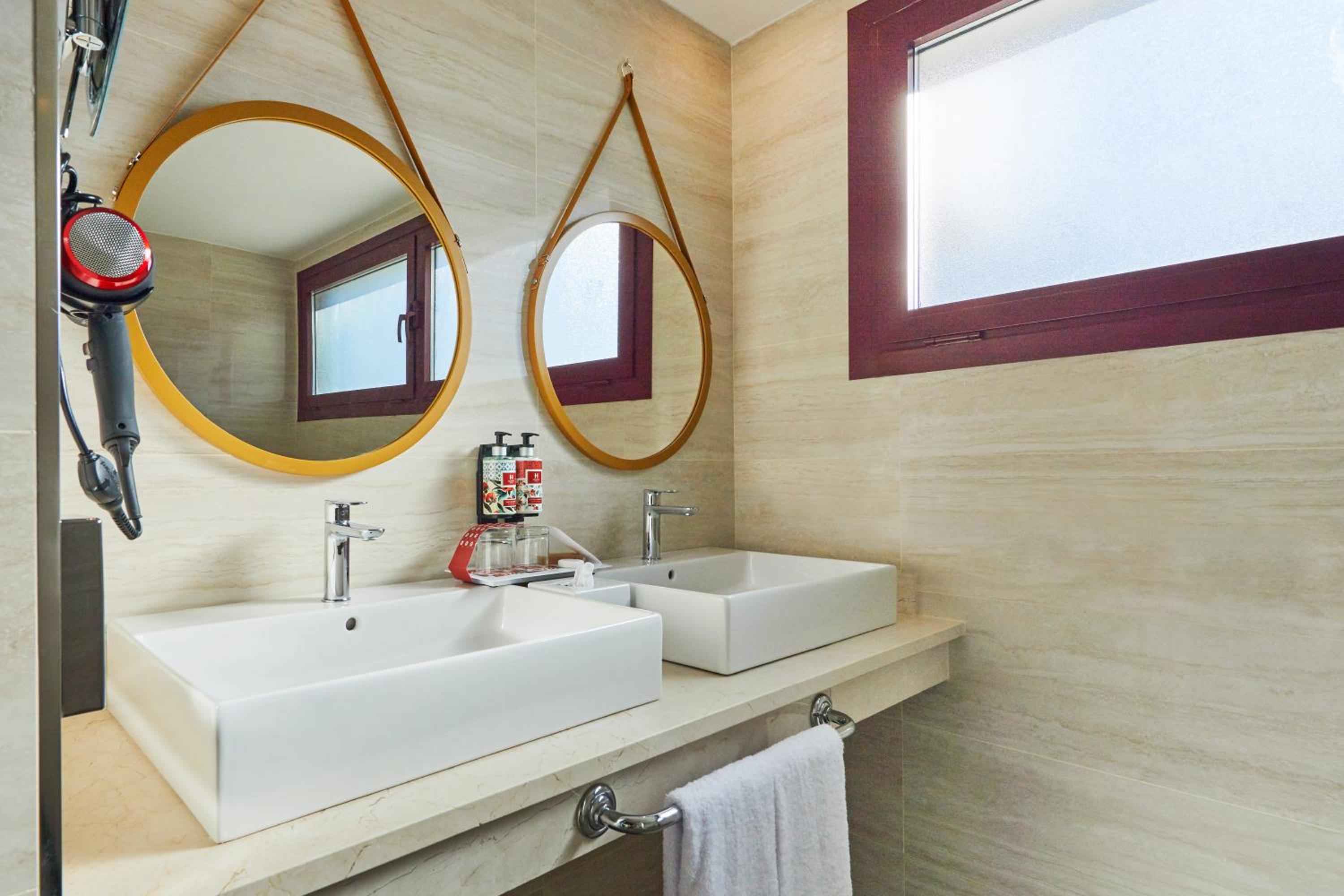 Comfort Double Room with terrace and city views