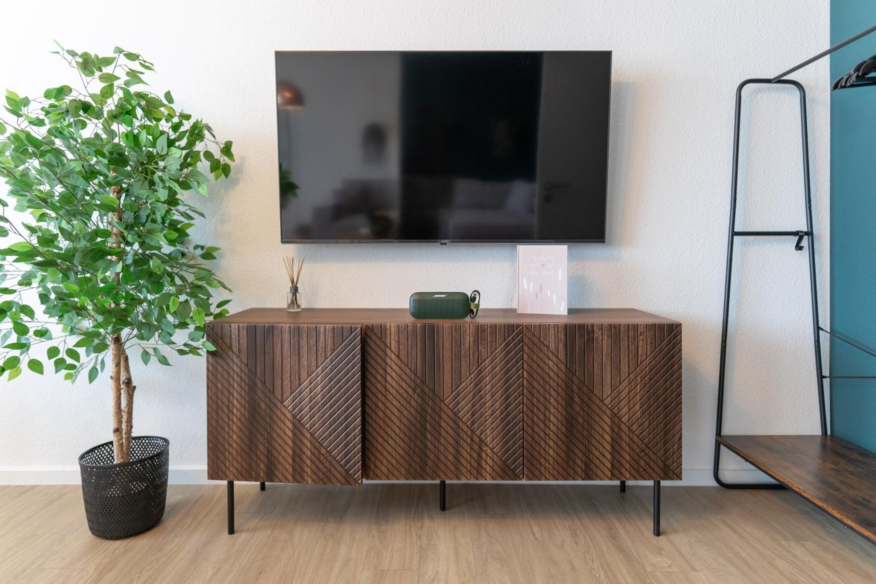 Deluxe One-Bedroom Apartment with City View photo 2