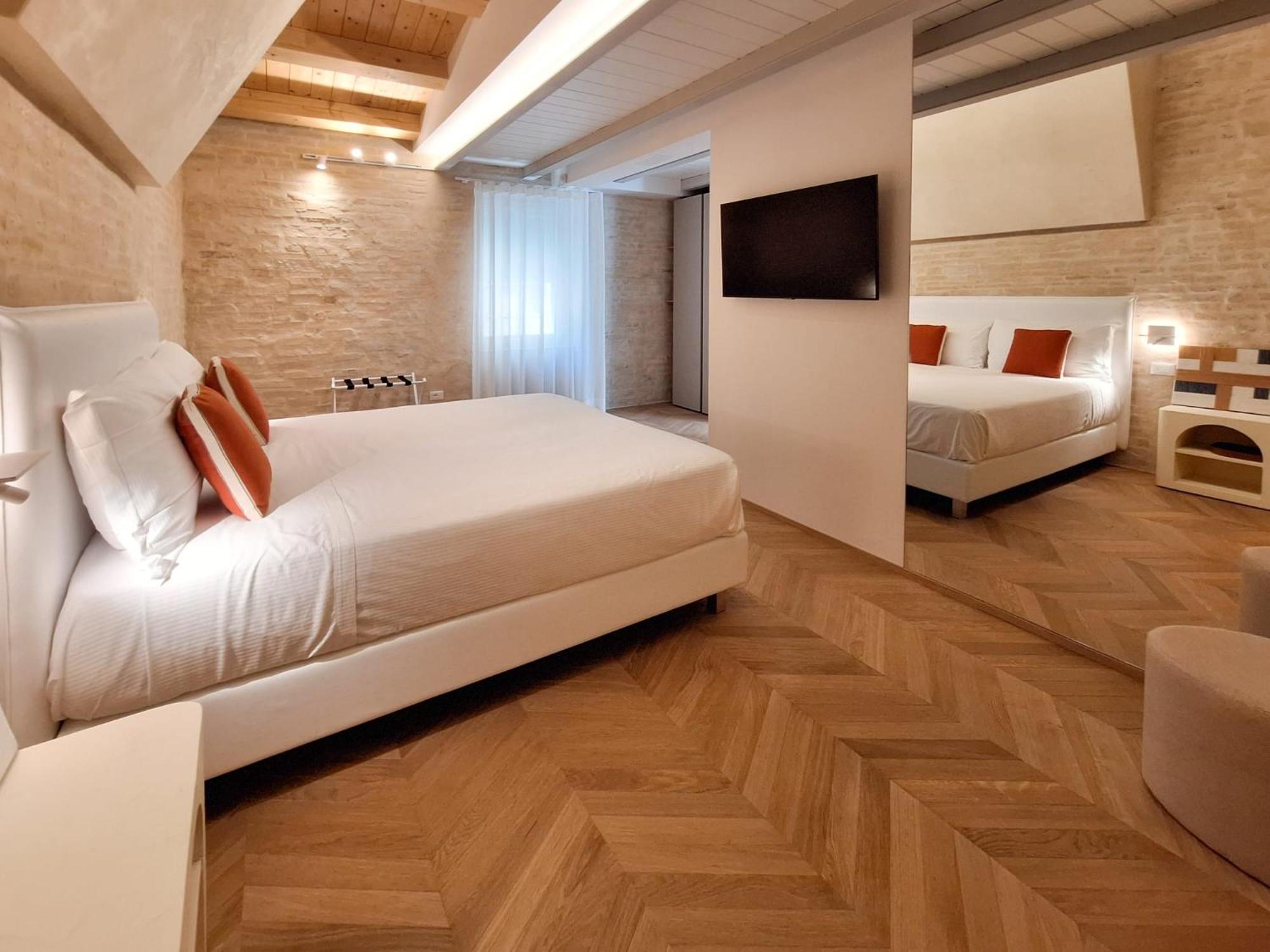 Deluxe Junior Suite - Photo 8