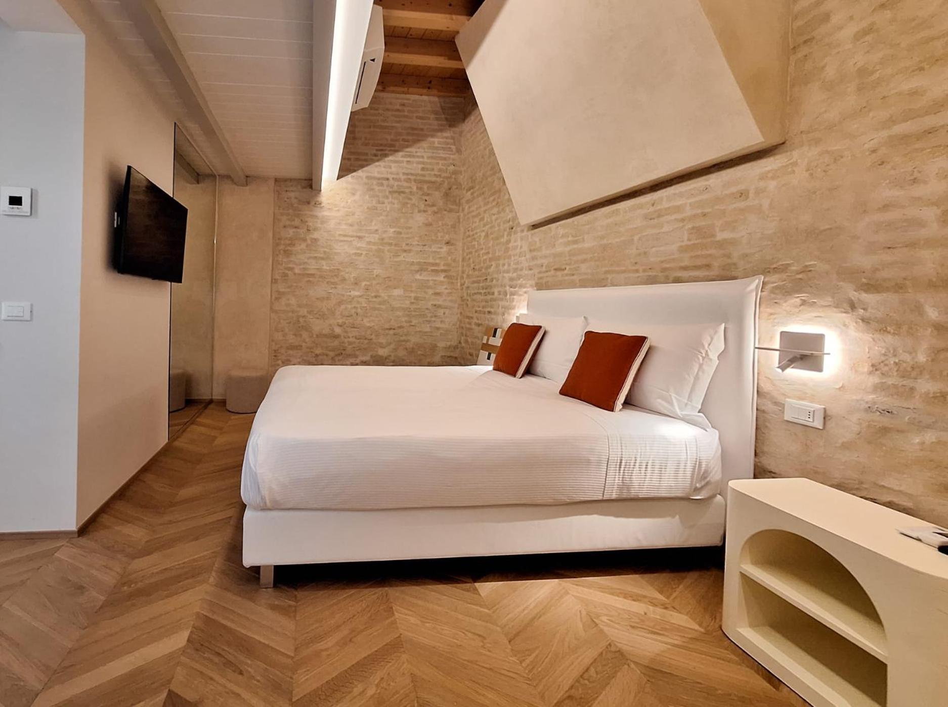 Deluxe Junior Suite - Photo 2