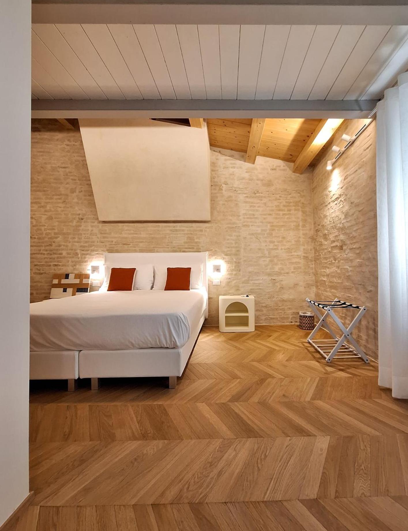 Deluxe Junior Suite - Photo 1