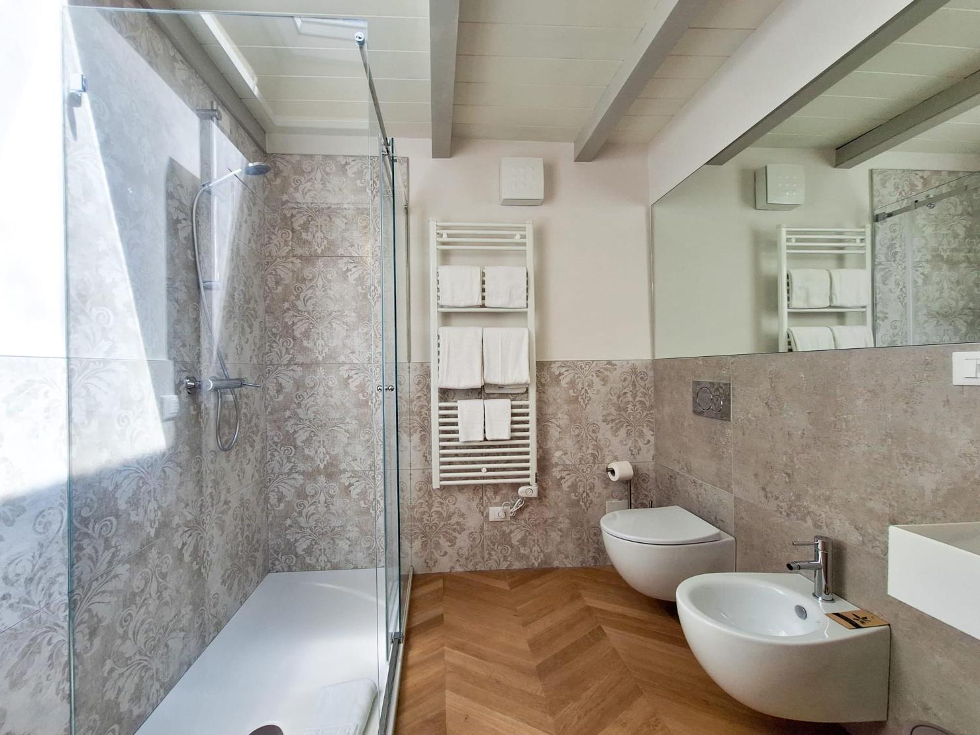 Deluxe Junior Suite - Photo 7