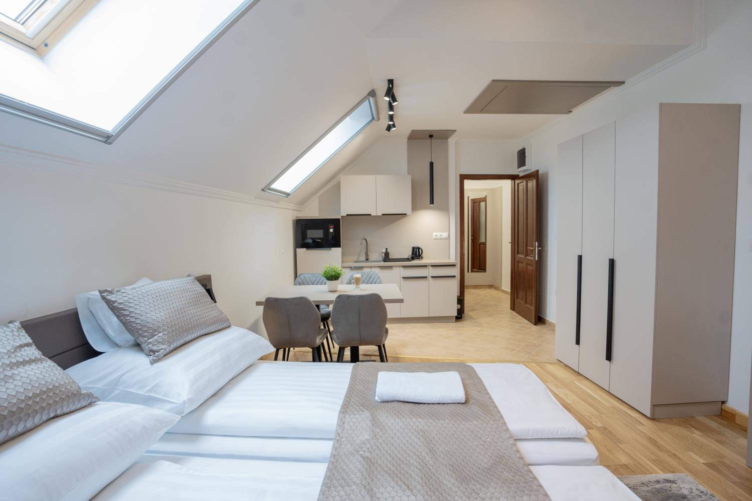 One-bedroom Loft Apartment  photo 1