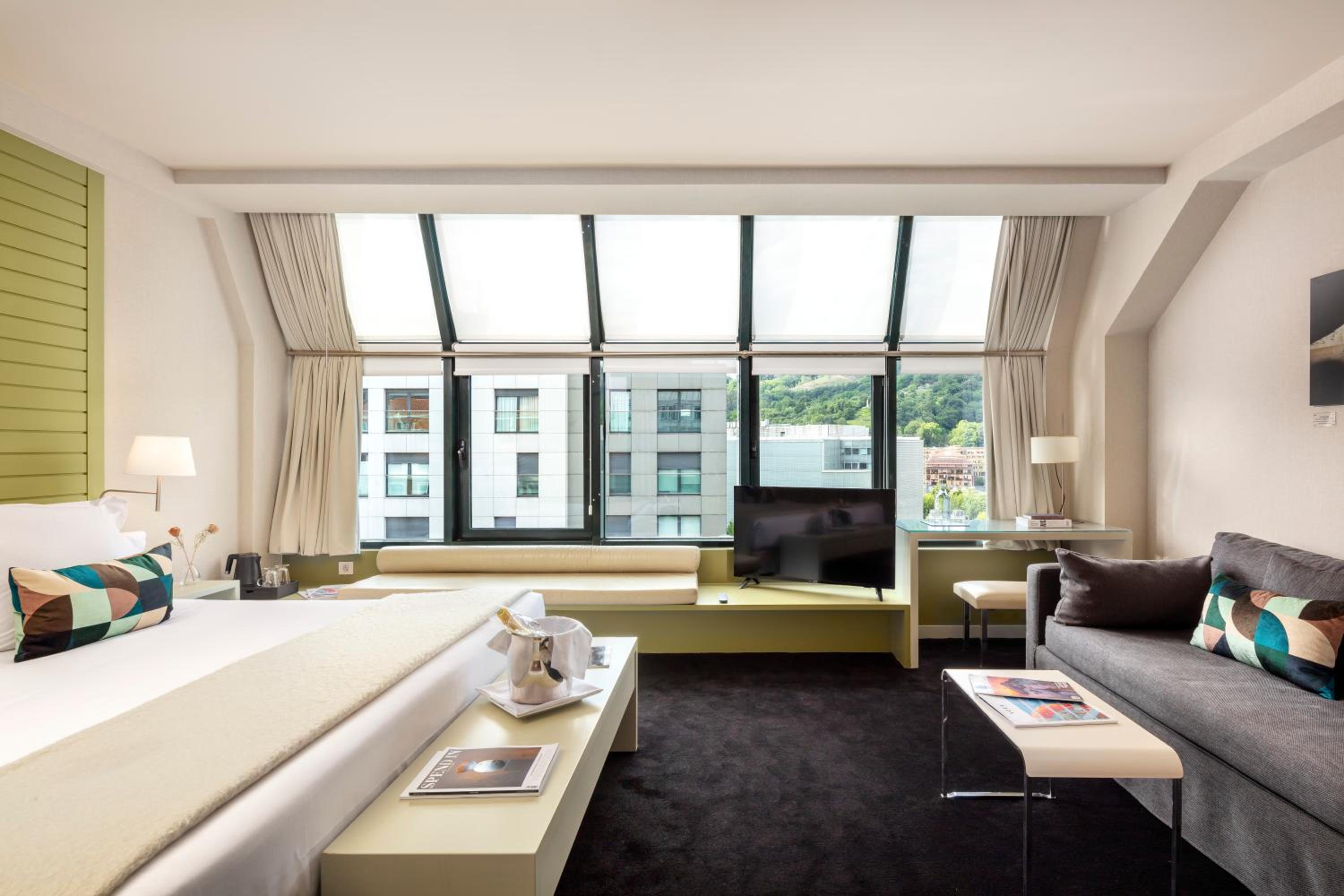 Junior Suite with Guggenheim views - Photo 1