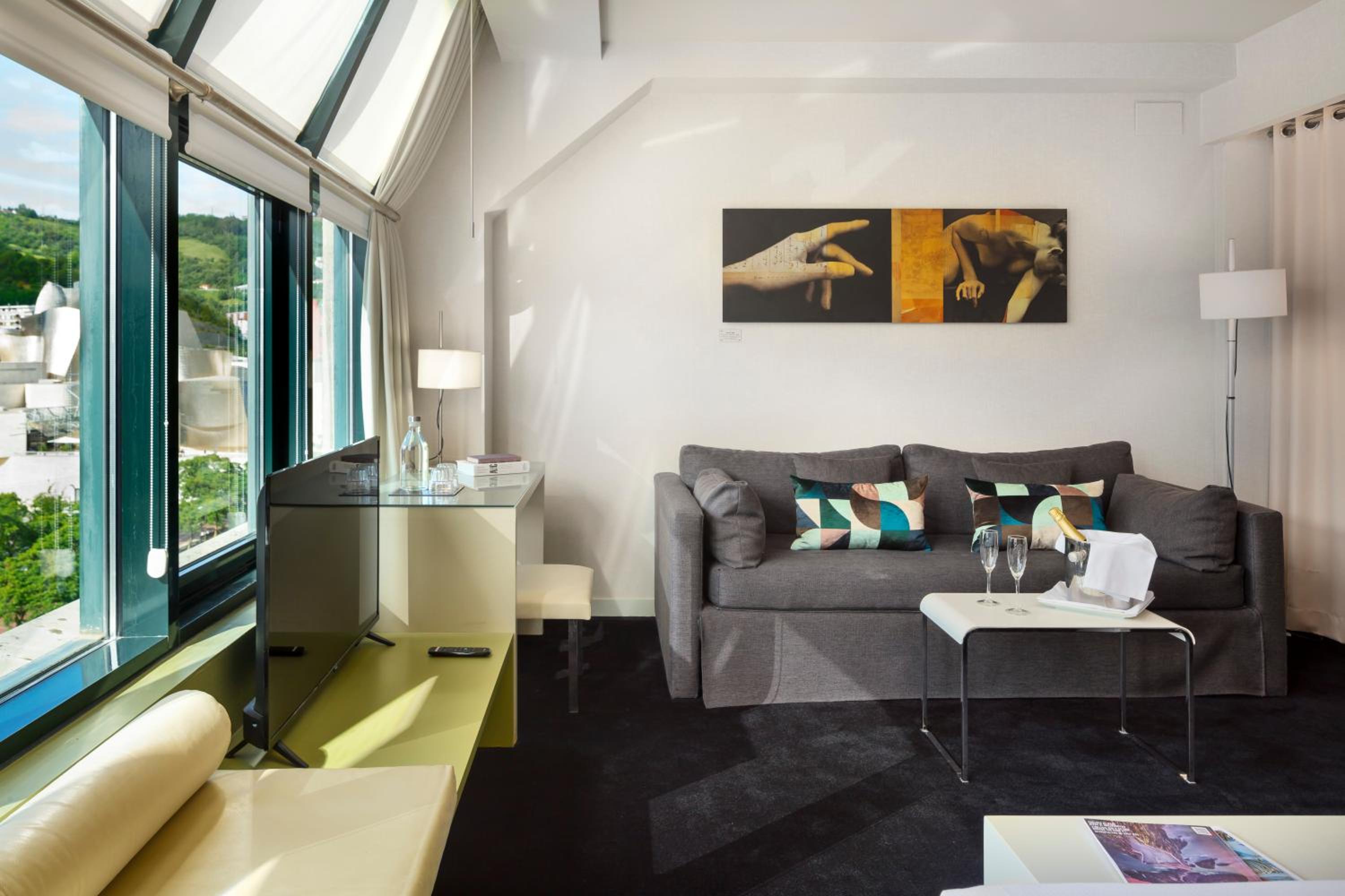 Junior Suite with Guggenheim views - Photo 3