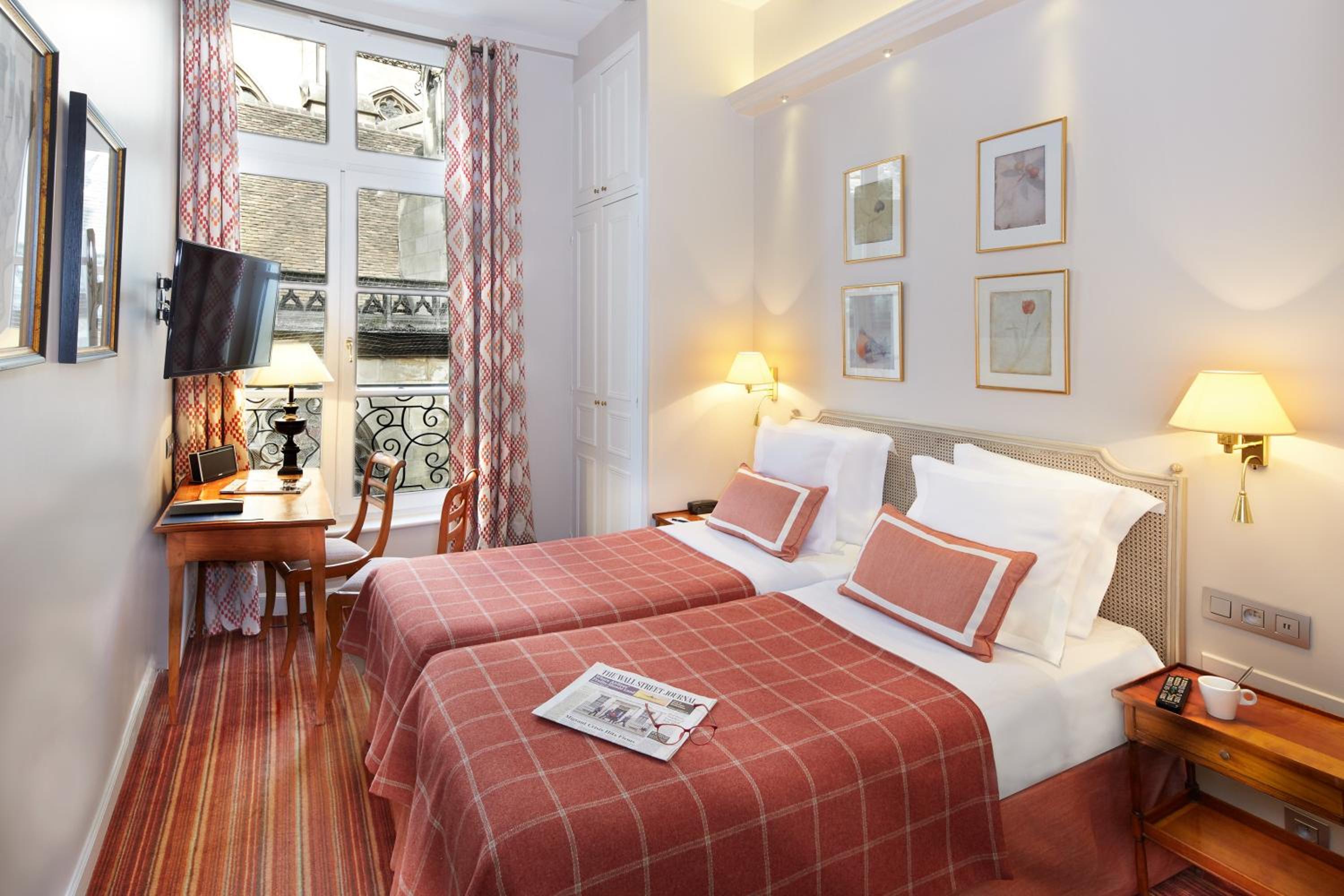 2 Connecting Rooms (4 Adults) photo 2