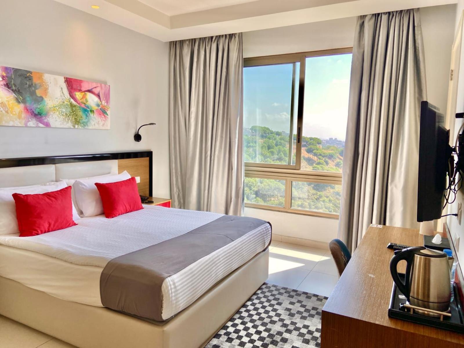 Deluxe Double Room (2 Adults + 1 Child) photo 2