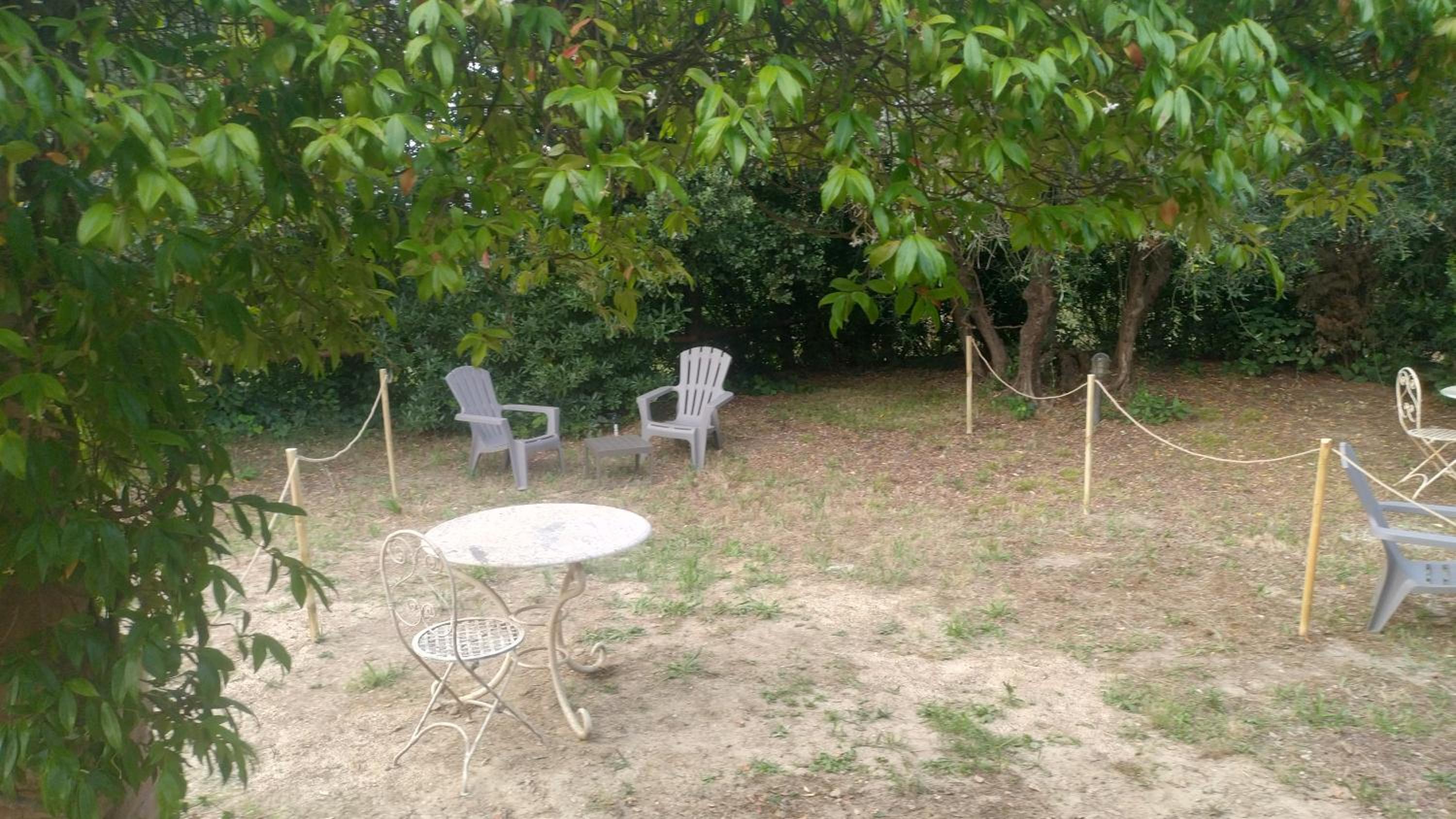 One-Bedroom Apartment With Garden photo 2