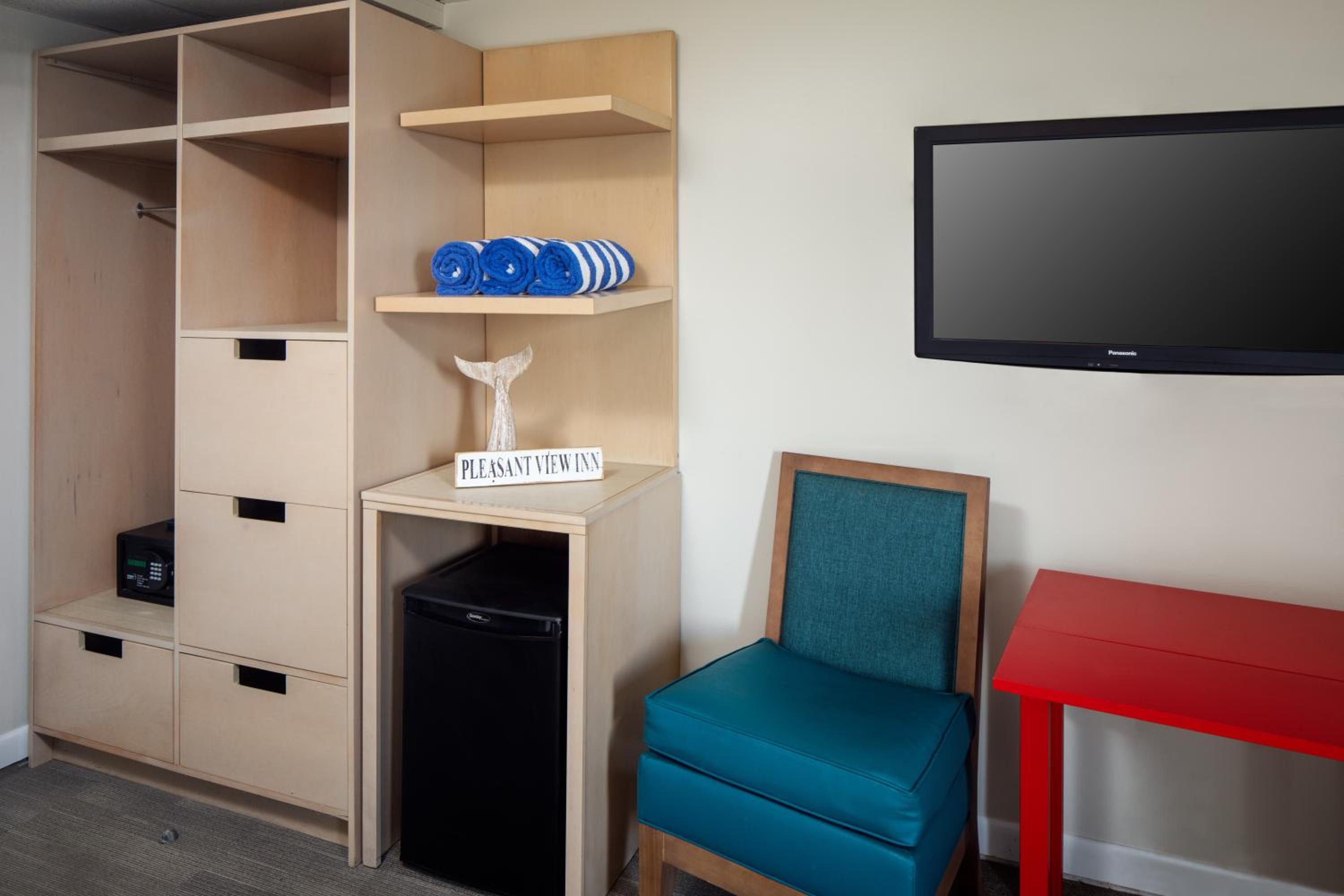 Double Room with 2 Double Beds and Pool View  photo 3