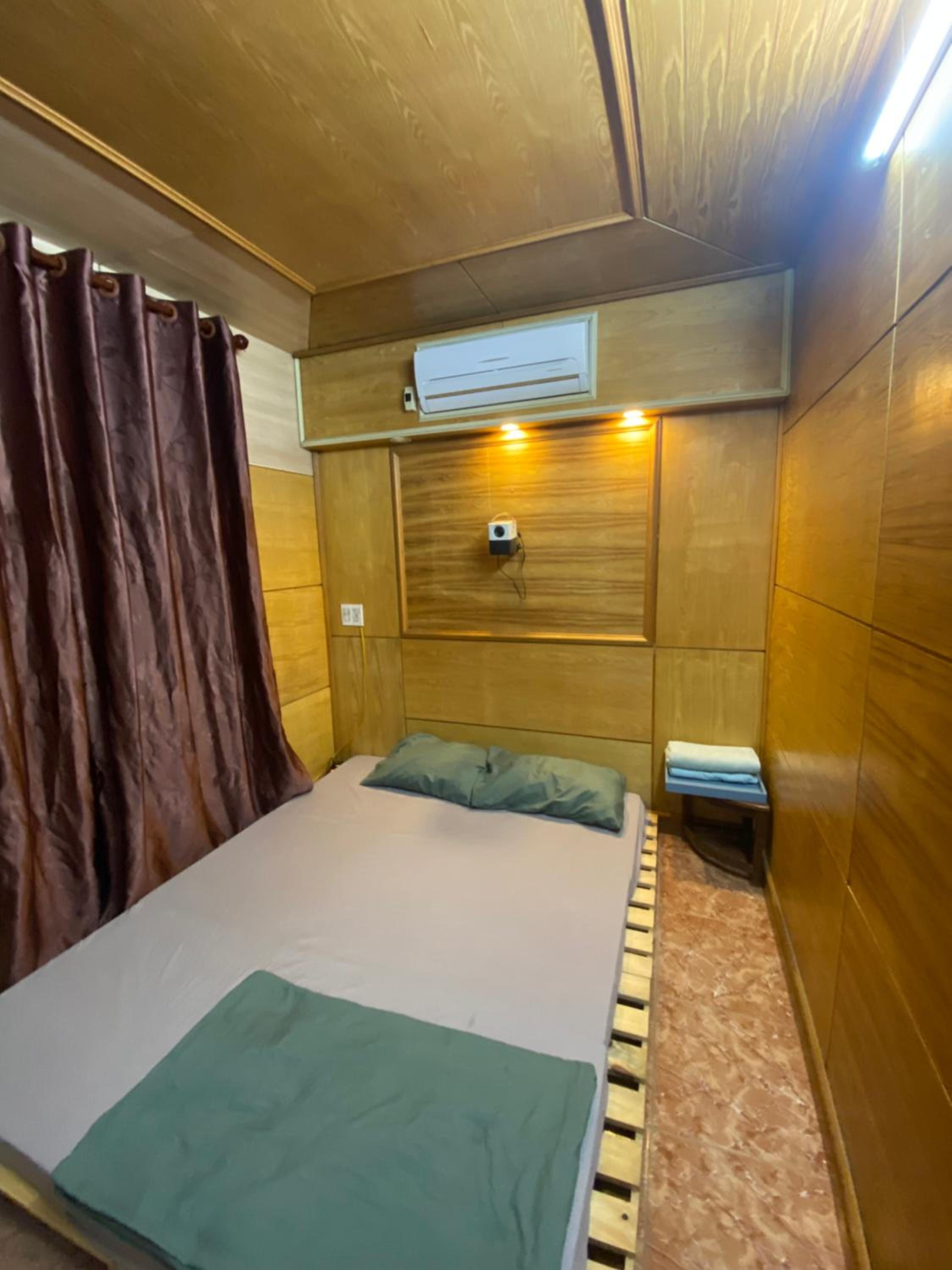 Three-Bedroom House photo 3