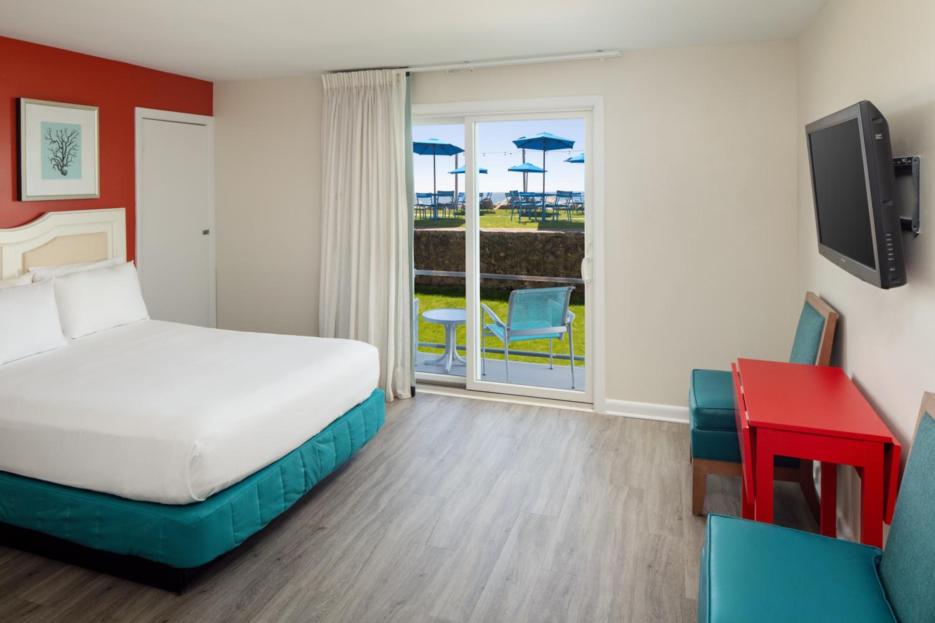 Queen Room with Restricted Oceanview