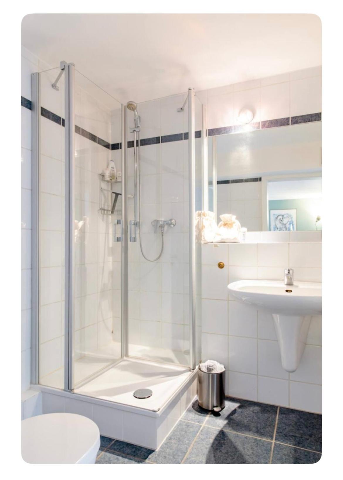 Double Room with Private Bathroom photo 2