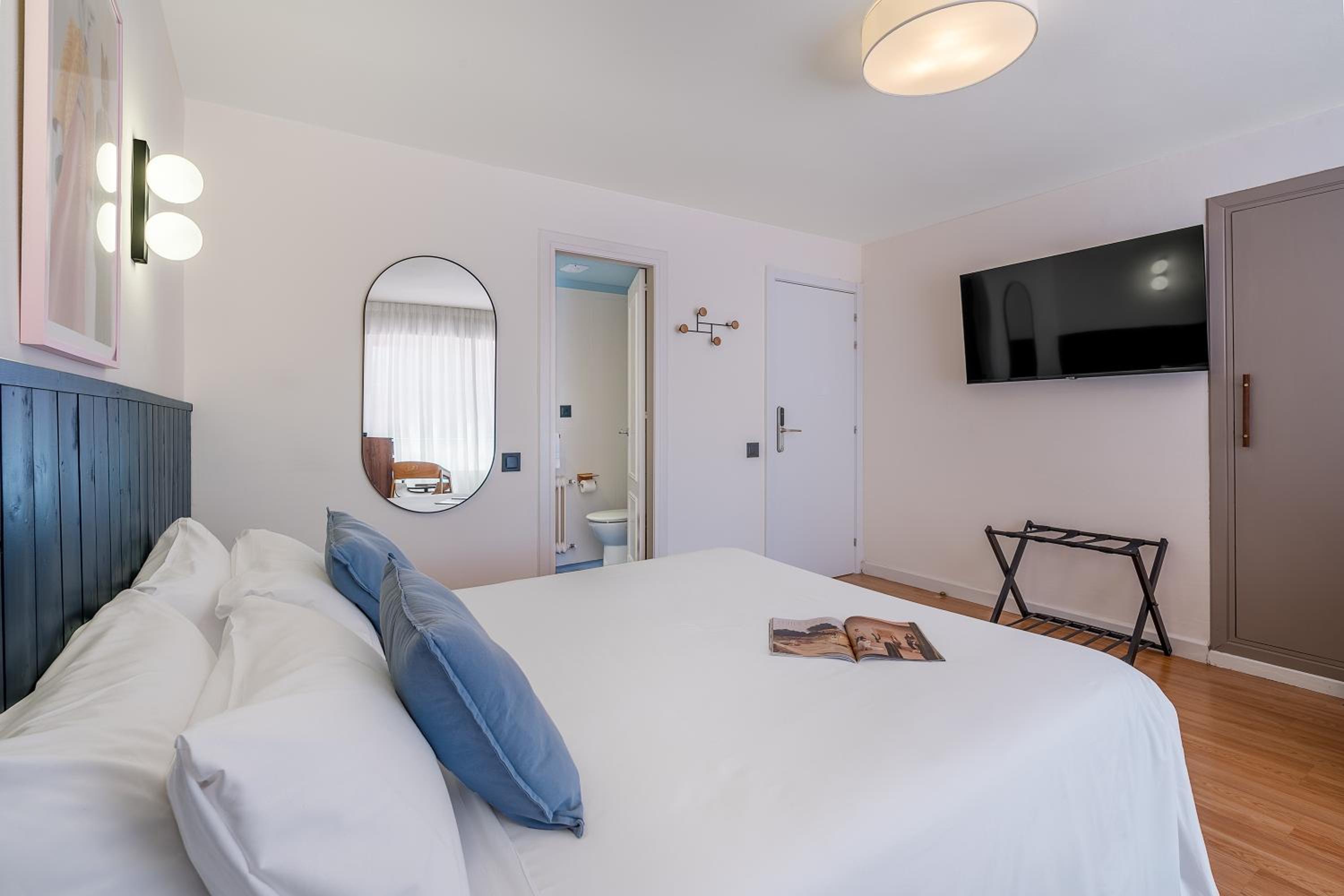 Classic Triple Room - Photo 9