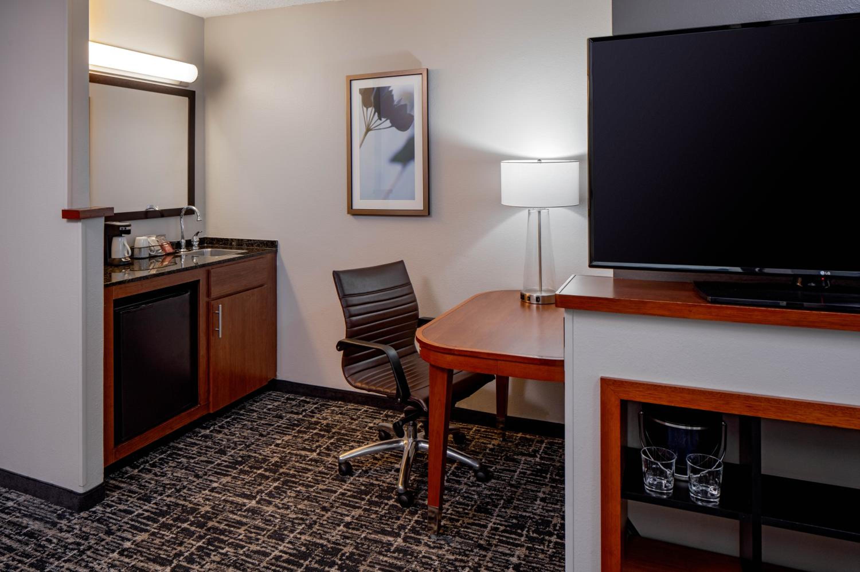 Double Room with Two Double Beds and Sofa bed - High Floor - Photo 2