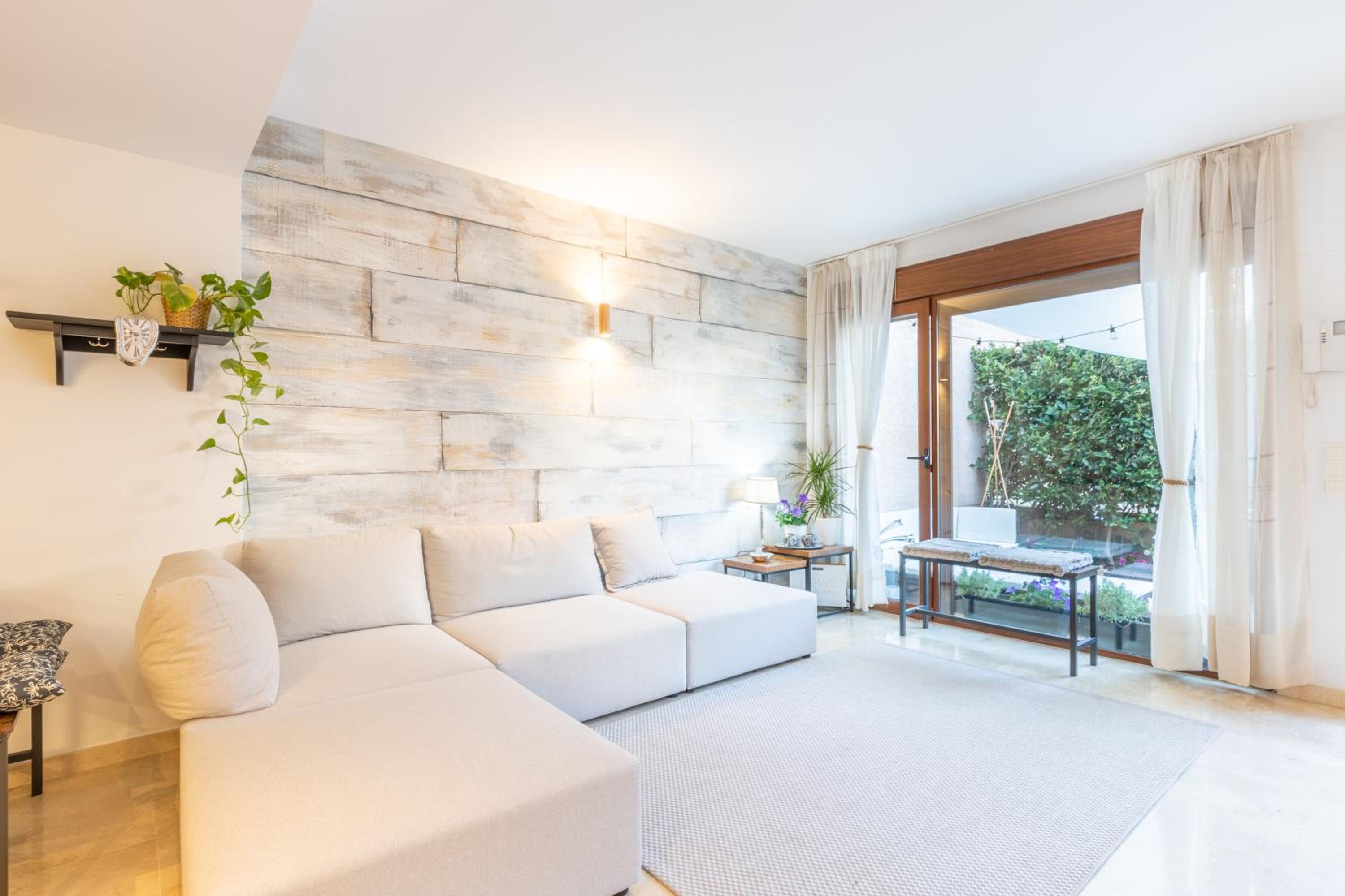 Superior One-Bedroom Apartment